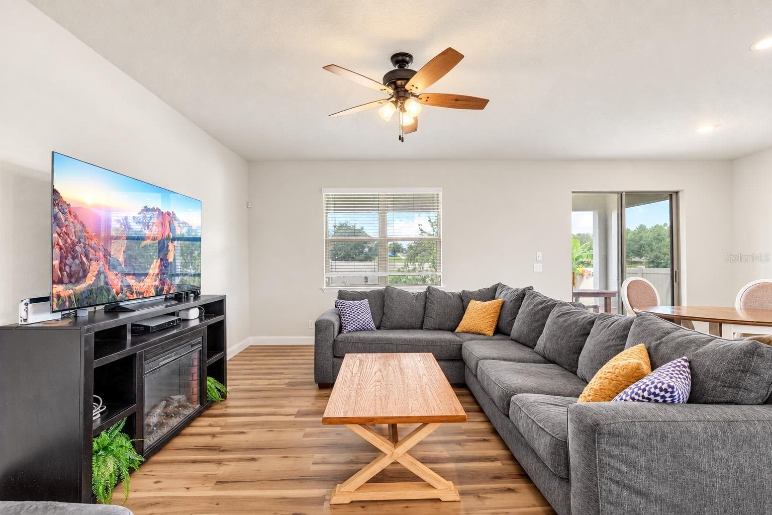 Single Family Residence at 272 CITRUS ISLE LOOP, DAVENPORT, photo 4 of 27