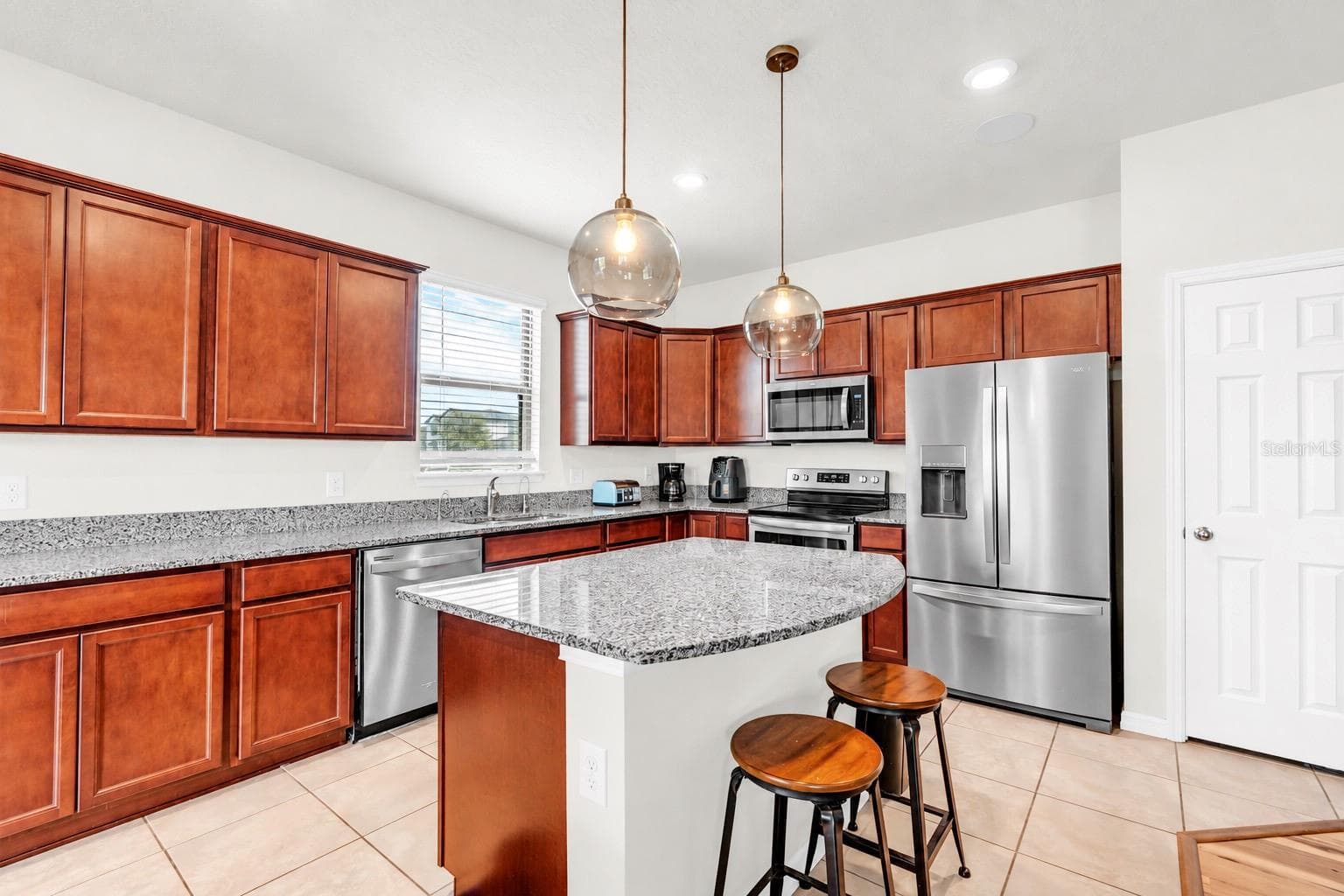Single Family Residence at 272 CITRUS ISLE LOOP, DAVENPORT, photo 9 of 27
