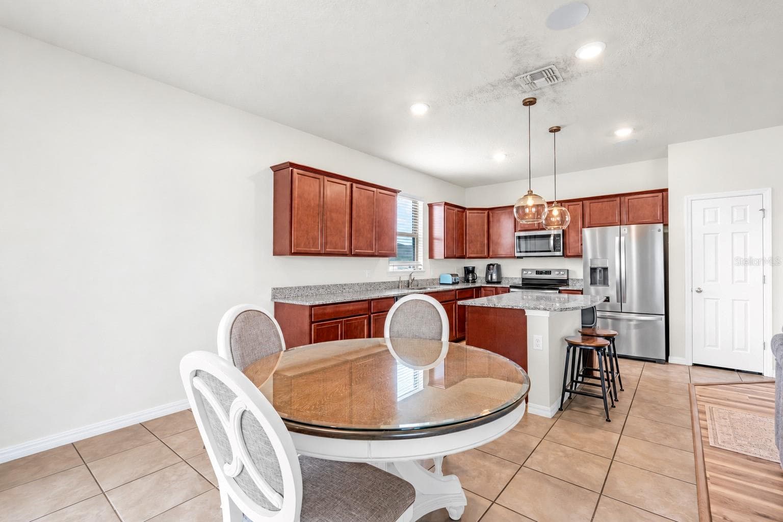 Single Family Residence at 272 CITRUS ISLE LOOP, DAVENPORT, photo 11 of 27