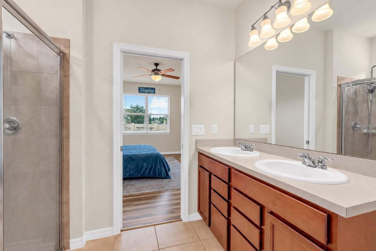 on suite primary bath - 272 CITRUS ISLE LOOP, DAVENPORT