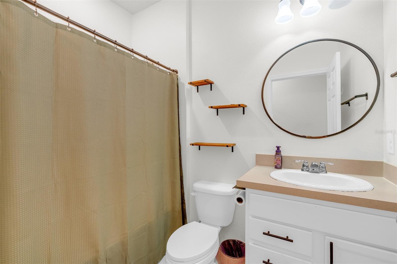 full bath 2 tub/shower - 272 CITRUS ISLE LOOP, DAVENPORT