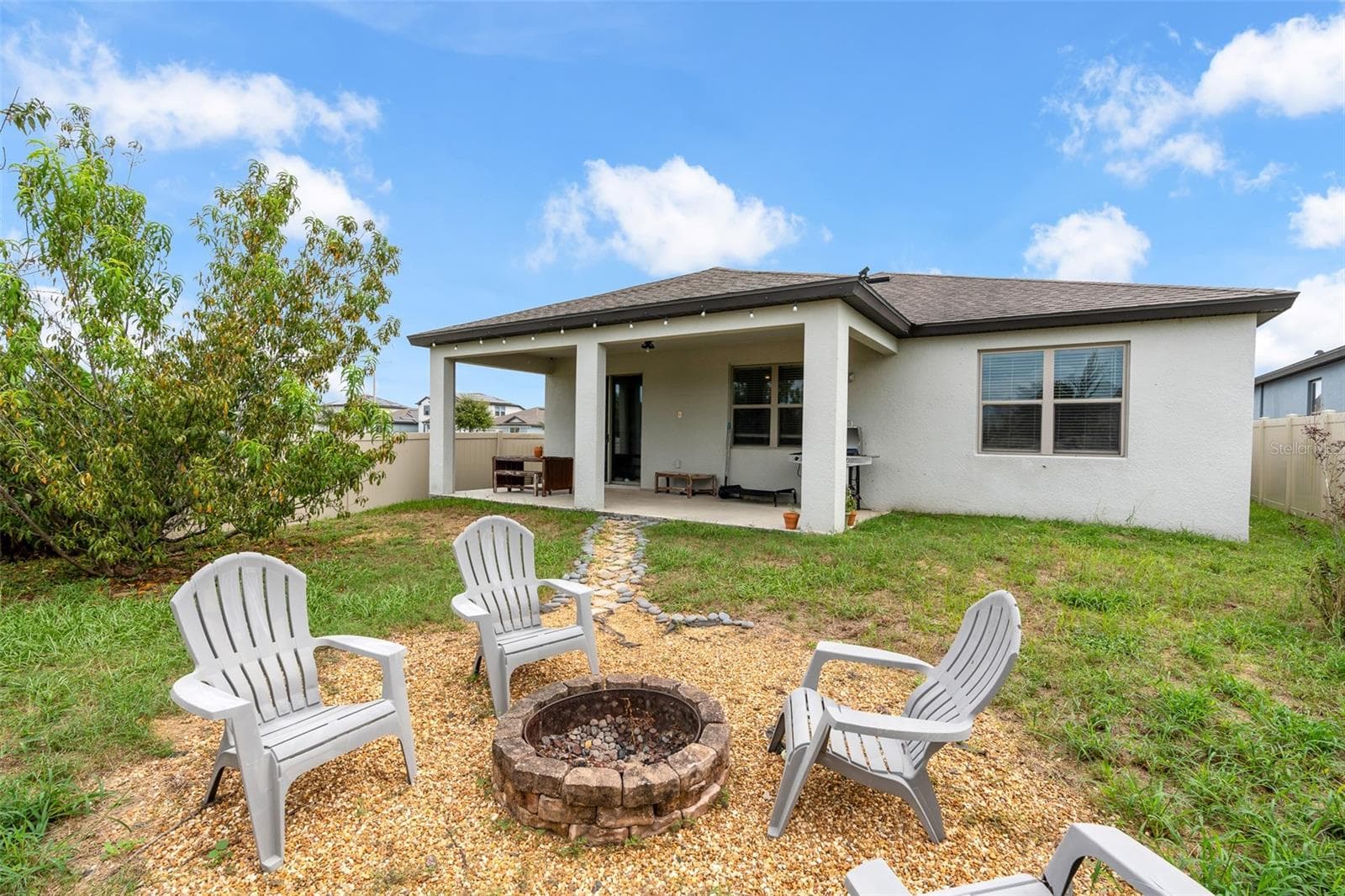 baclyard with firepit - 272 CITRUS ISLE LOOP, DAVENPORT