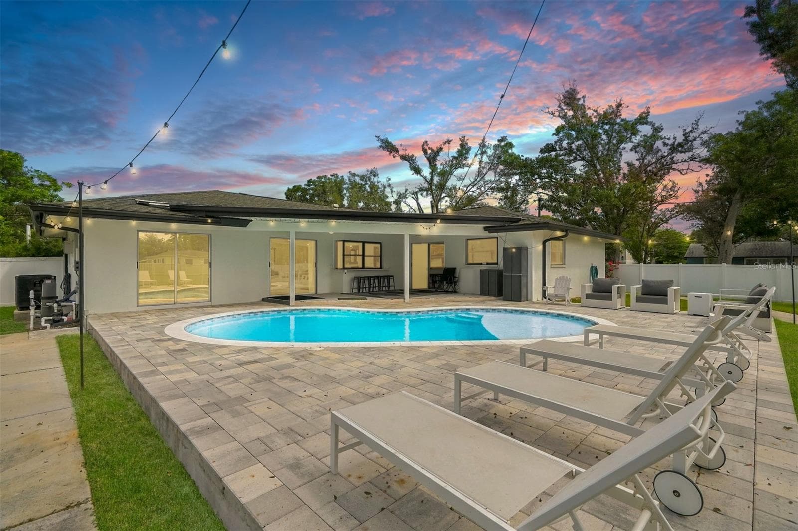 Gorgeous Saltwater Pool with Pavers all around - 330 PATICA RD NE, ST PETERSBURG