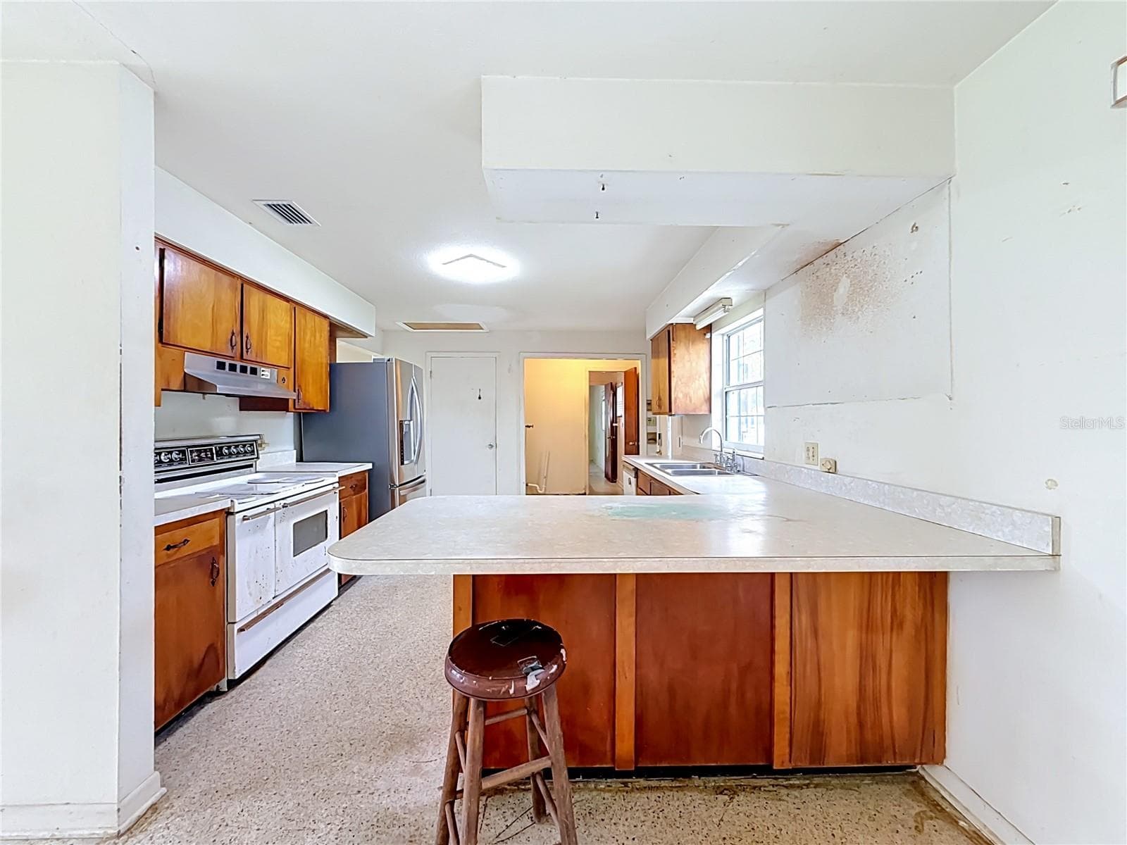 Breakfast Bar - 15150 COLLEY DR, TAVARES