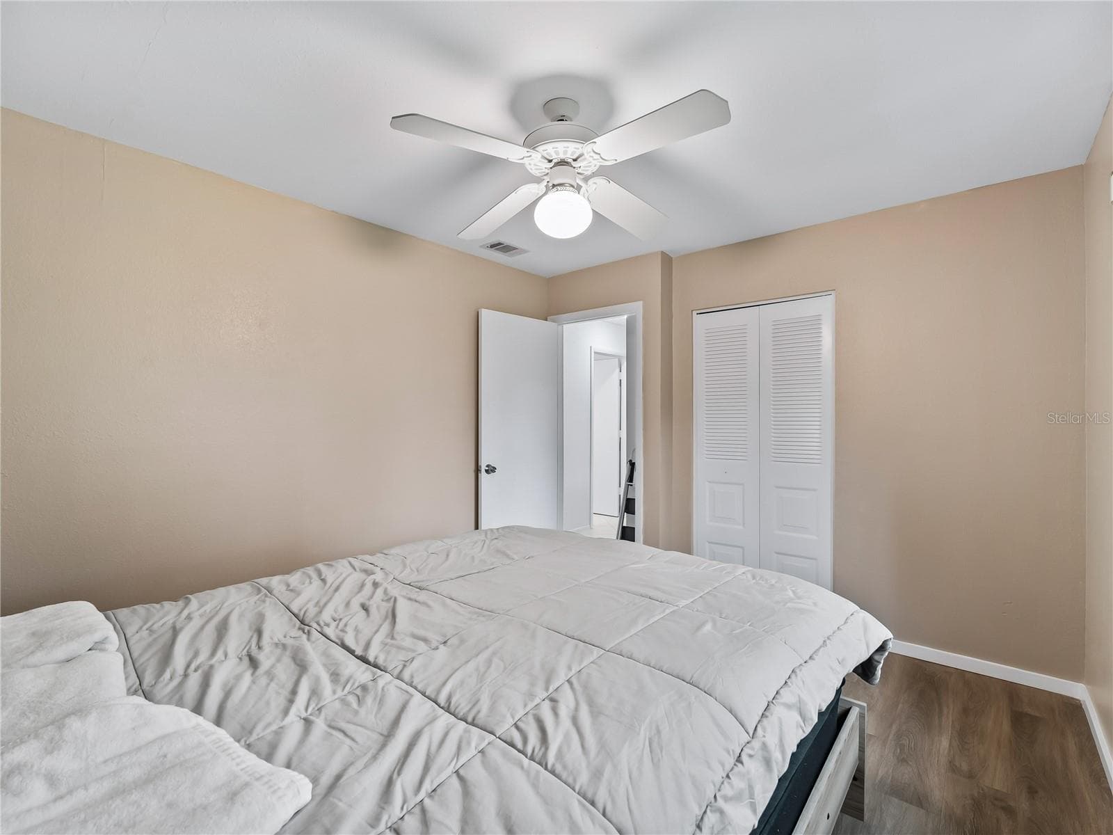 Bedroom_8130PickwickRd_NorthPort_CeilingFan_Corner.jpg - 8130 PICKWICK RD, NORTH PORT