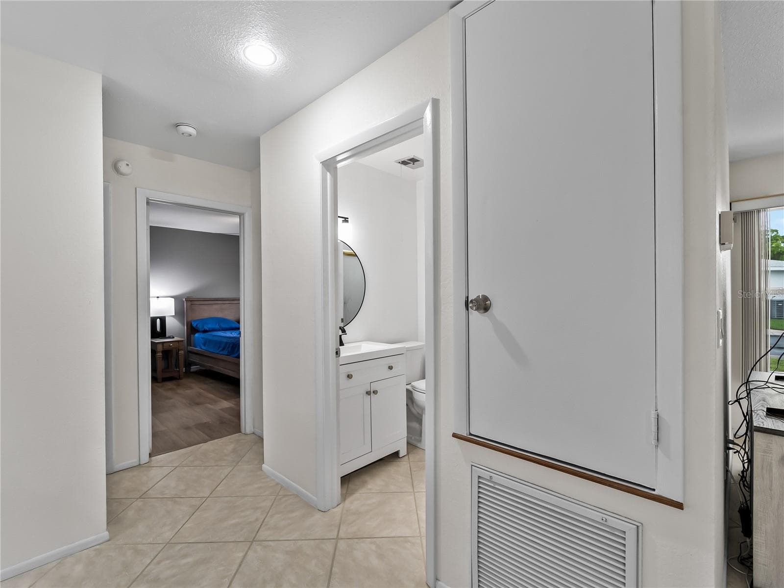Hallway_8130PickwickRd_NorthPort_SplitPlan_Wide2.jpg - 8130 PICKWICK RD, NORTH PORT