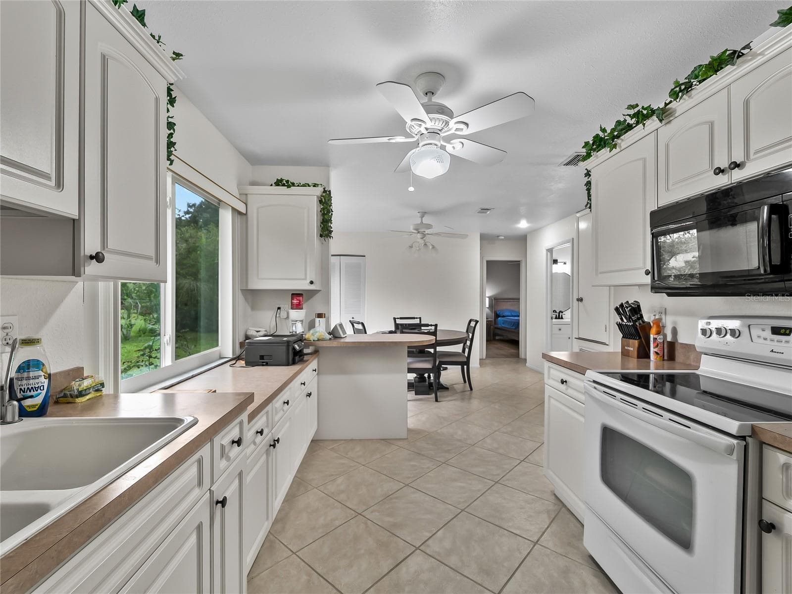 Kitchen_8130PickwickRd_NorthPort_GalleyLayout_Corner.jpg - 8130 PICKWICK RD, NORTH PORT