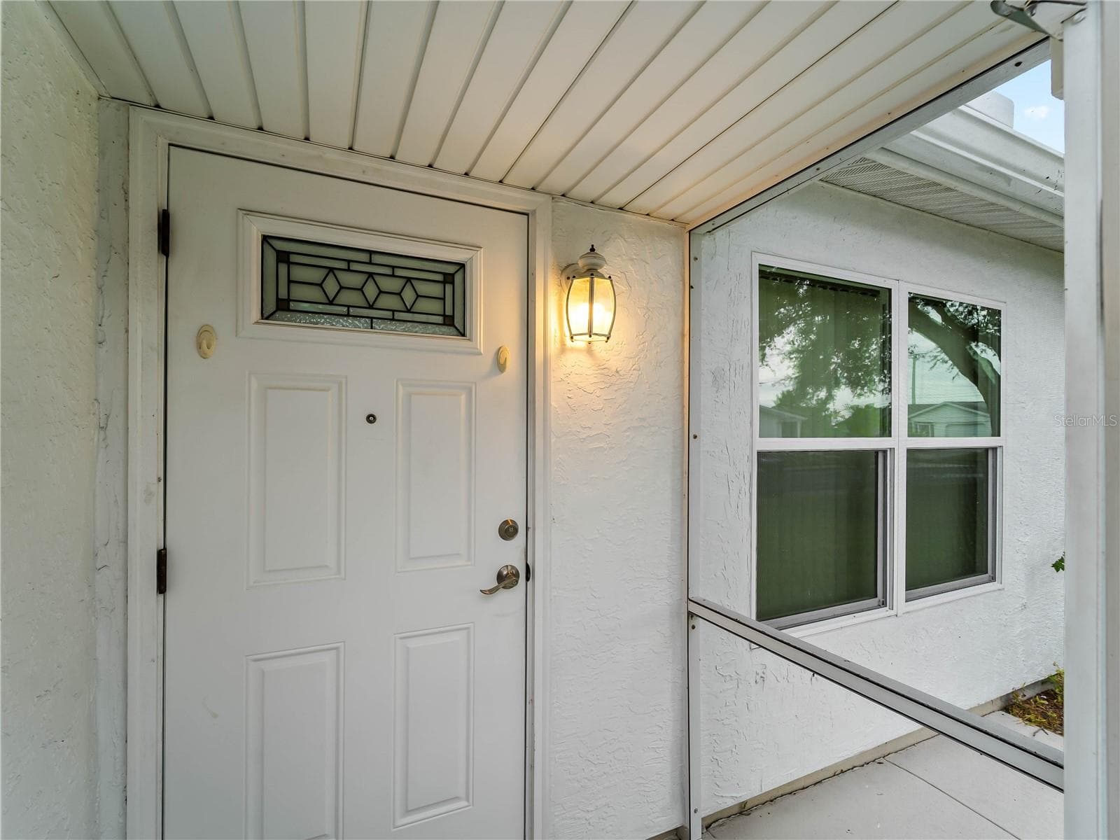 Foyer_8130PickwickRd_NorthPort_FrontDoor_Entry.jpg - 8130 PICKWICK RD, NORTH PORT
