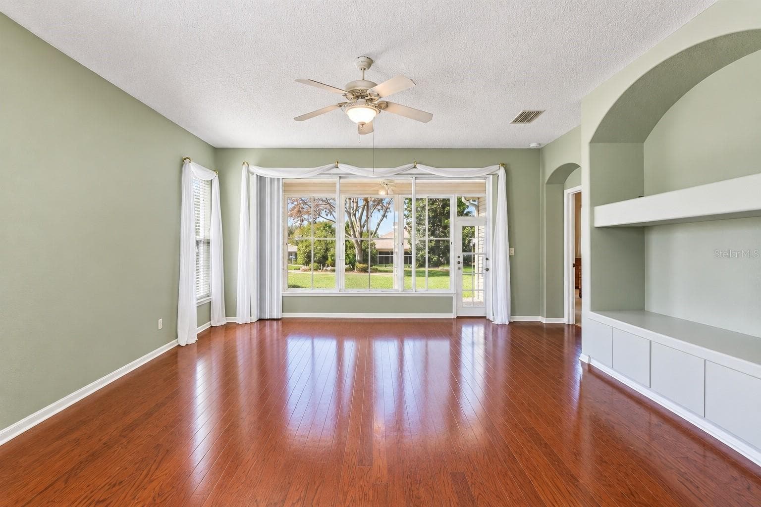 Single Family Residence at 6105 DORY WAY, TAVARES, photo 12 of 66