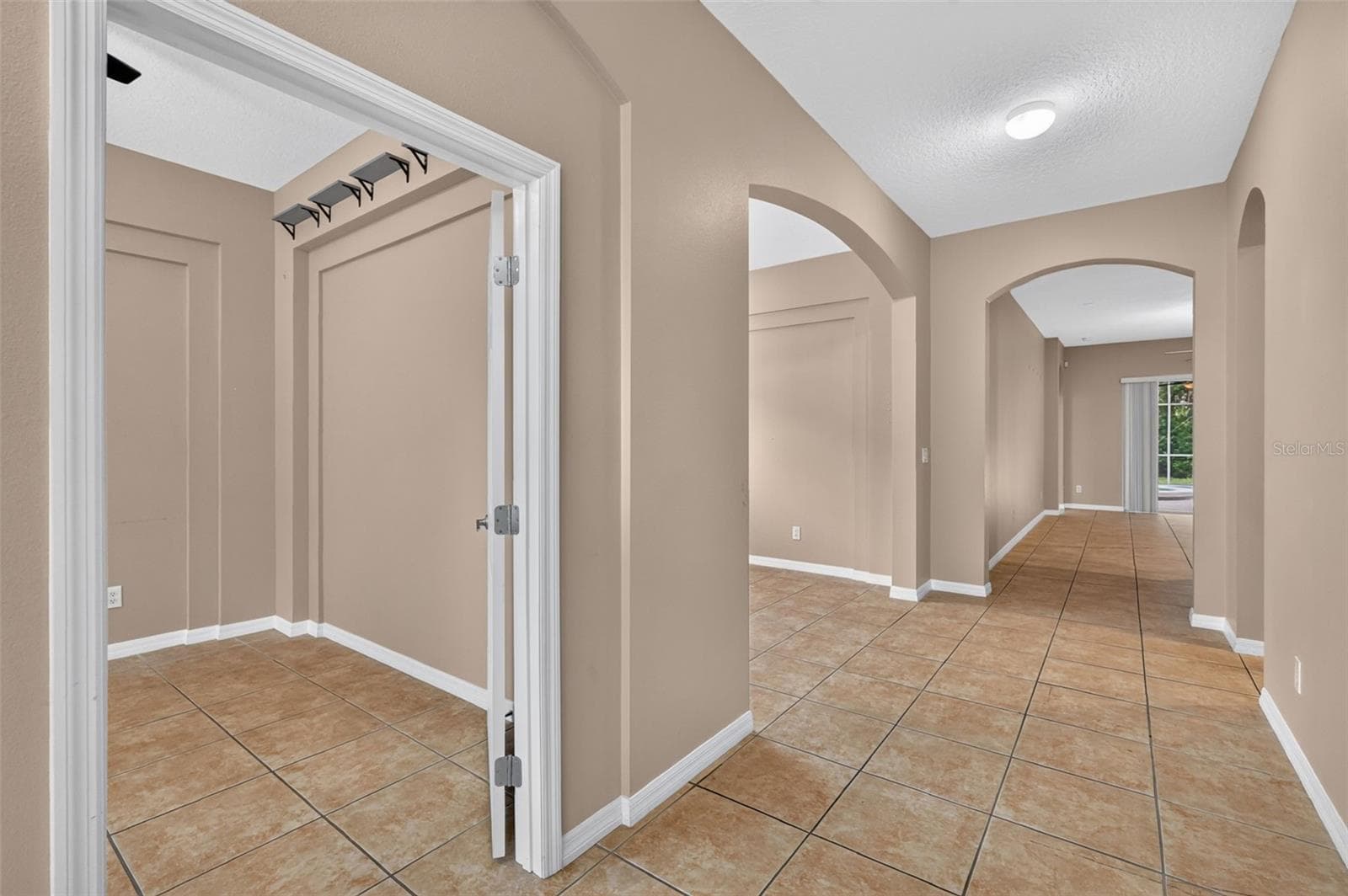 Entry - 8484 DOVER VIEW LN, ORLANDO