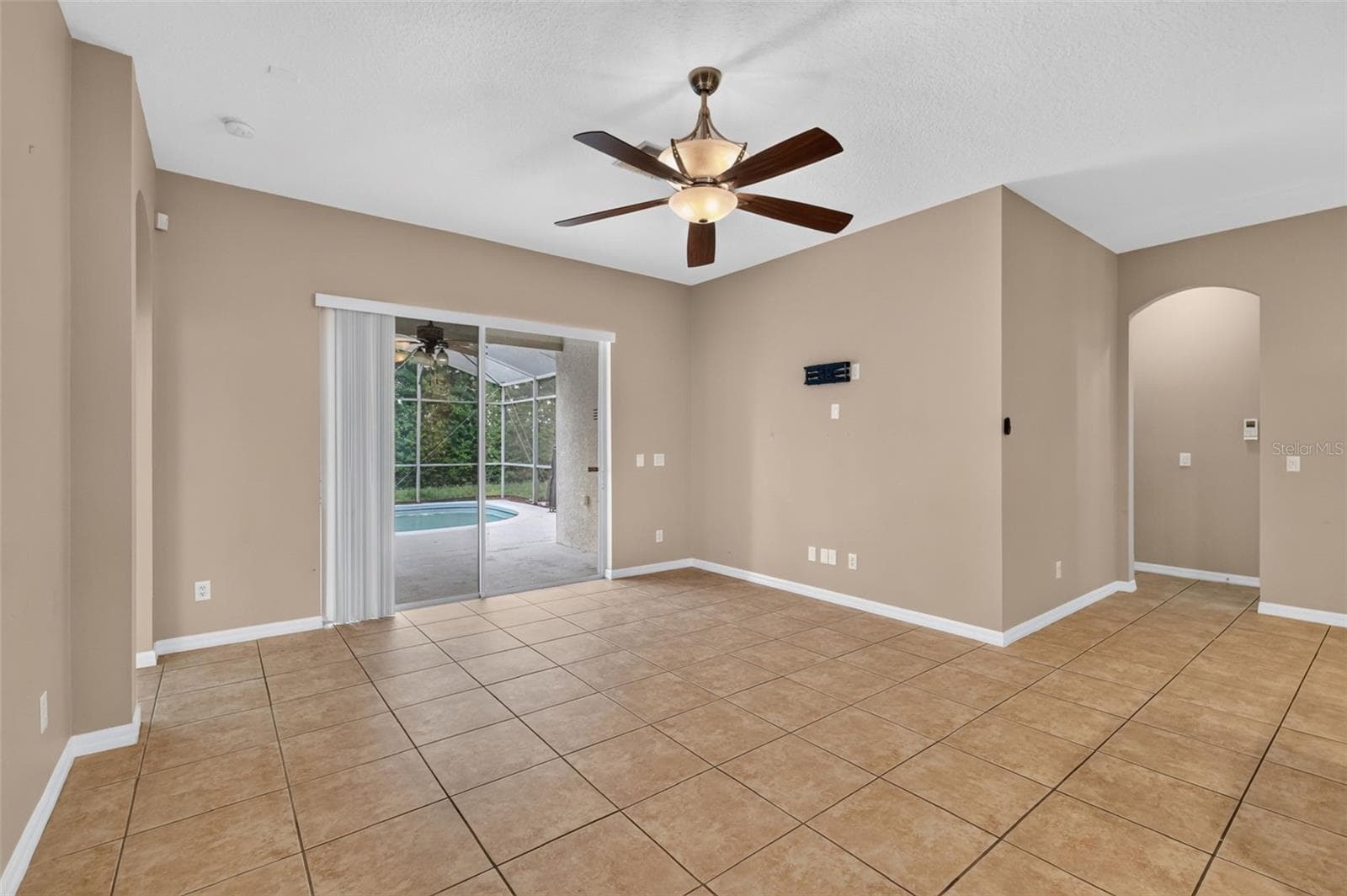 living - 8484 DOVER VIEW LN, ORLANDO