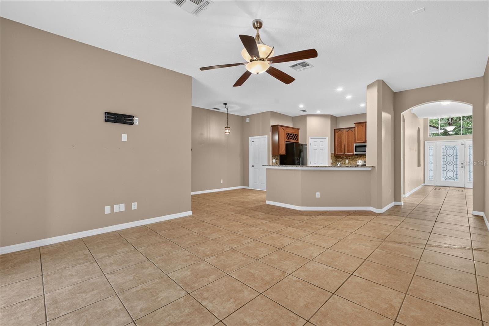 living/kitchen - 8484 DOVER VIEW LN, ORLANDO