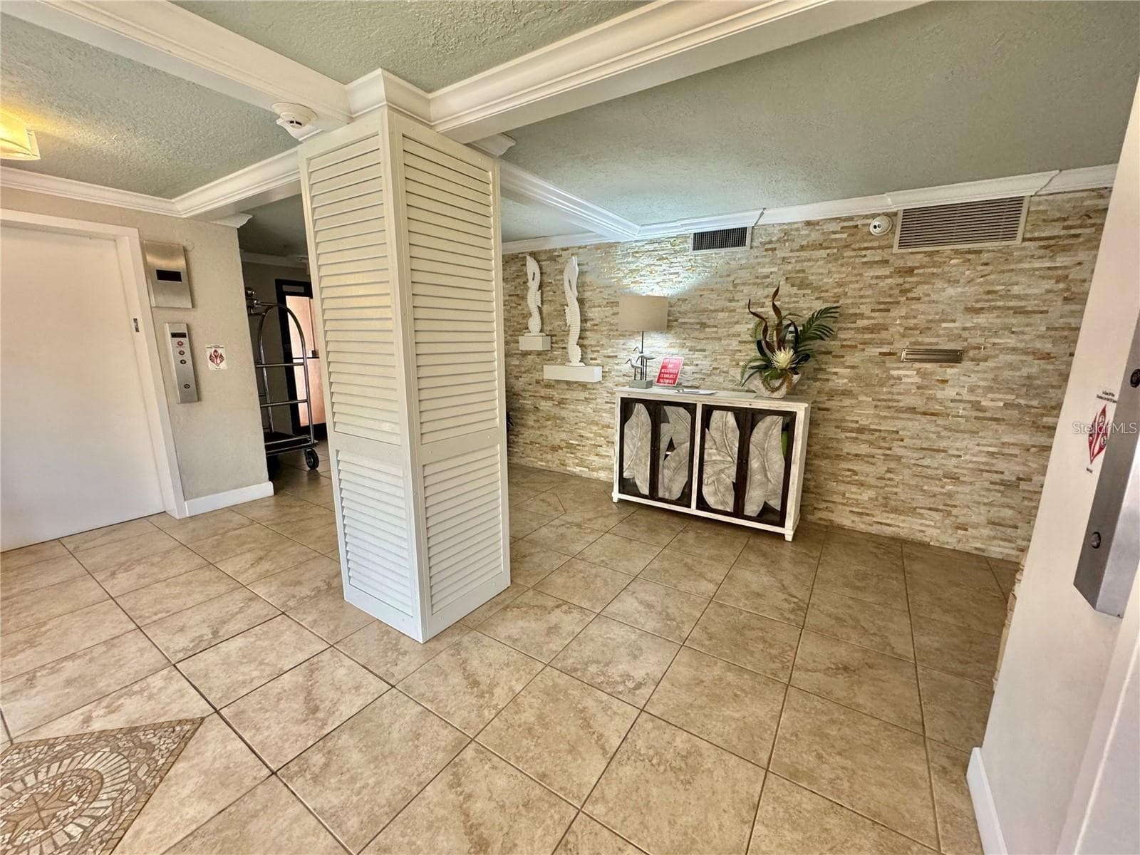 Professionally Decorated Lobby - 4745 S ATLANTIC AVE #102, PONCE INLET