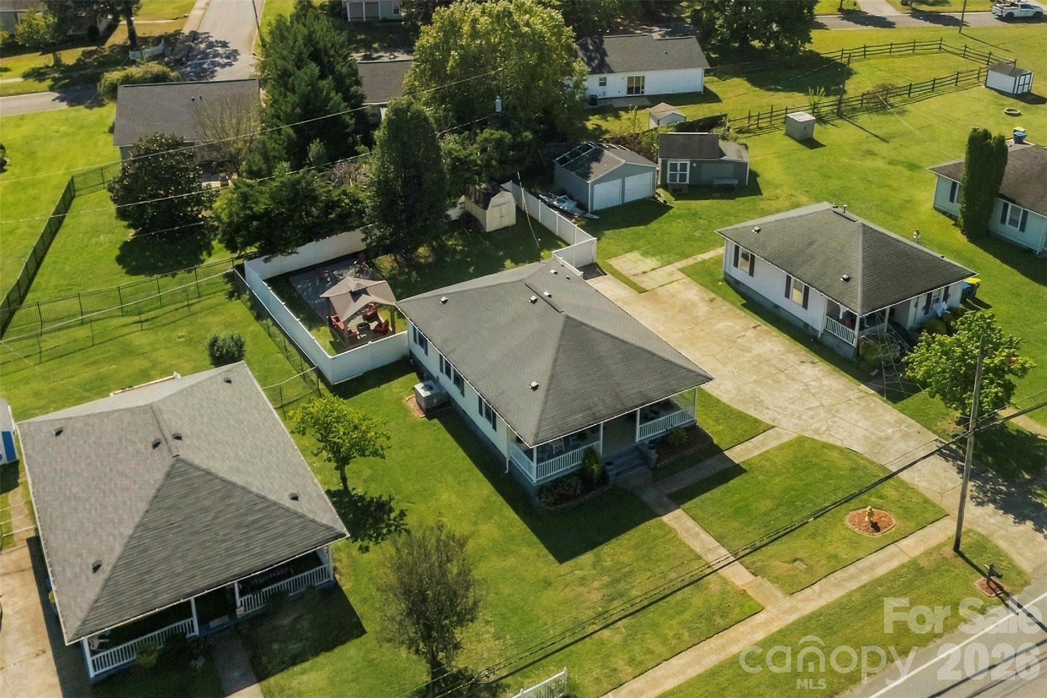 Single Family Residence at 1501 Perfection Avenue, Belmont, photo 3 of 38