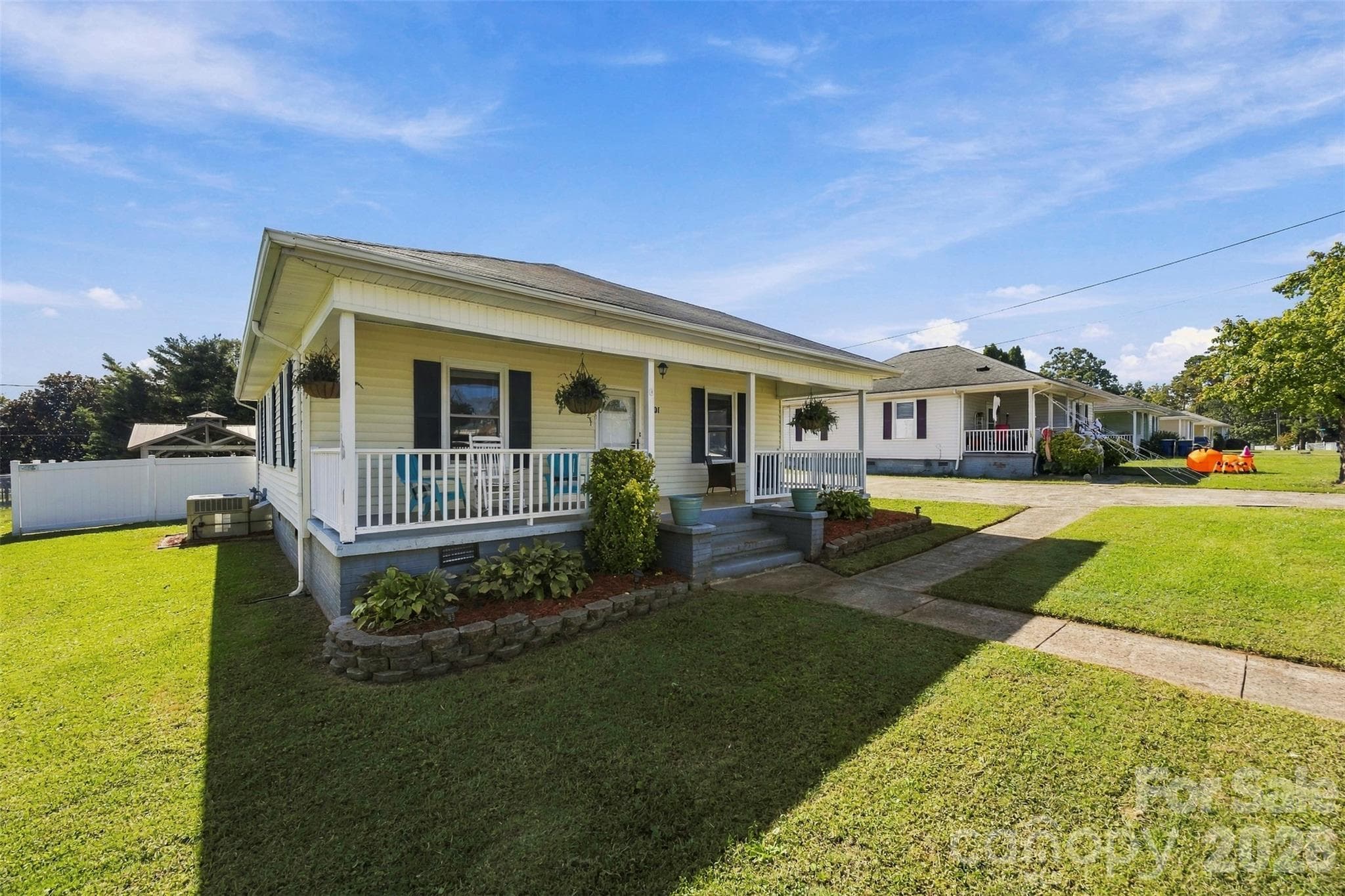 Single Family Residence at 1501 Perfection Avenue, Belmont, photo 5 of 38