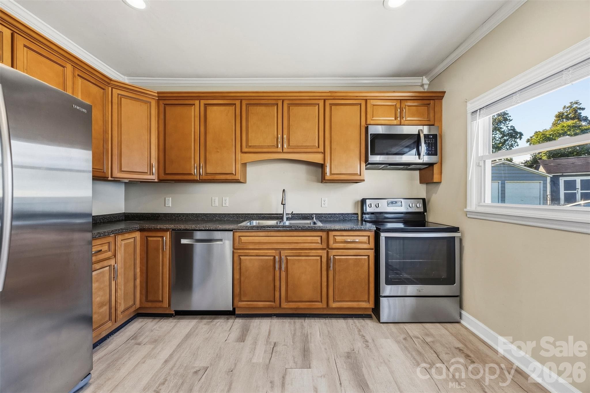Single Family Residence at 1501 Perfection Avenue, Belmont, photo 10 of 38