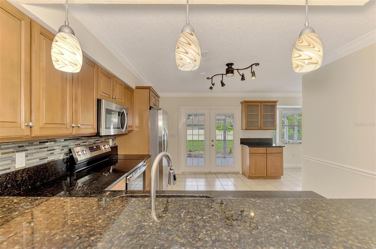 New backsplash - 11036 JACQUELINE AVE, ENGLEWOOD