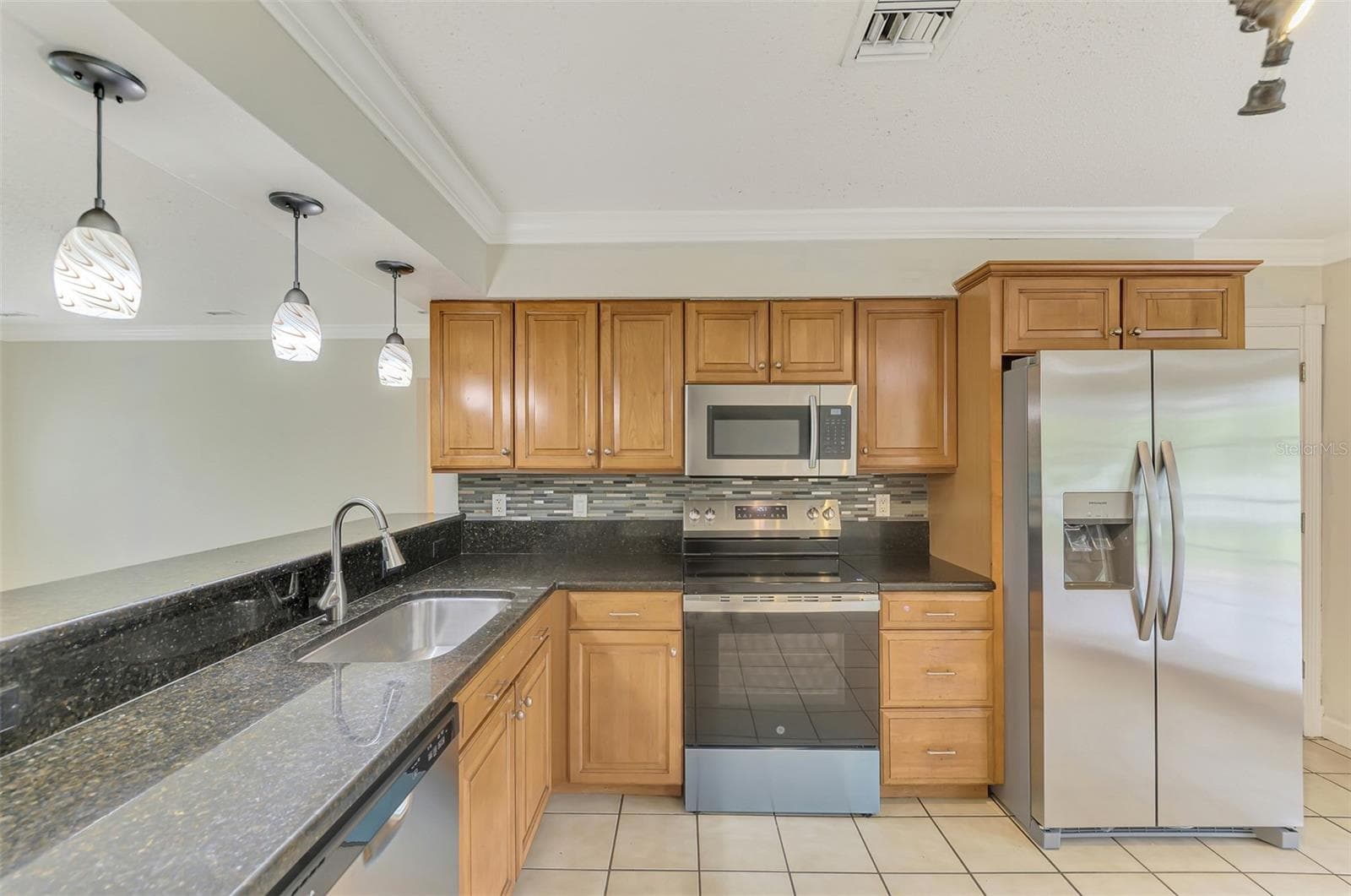Plenty Countertops Space and Cabinets - 11036 JACQUELINE AVE, ENGLEWOOD