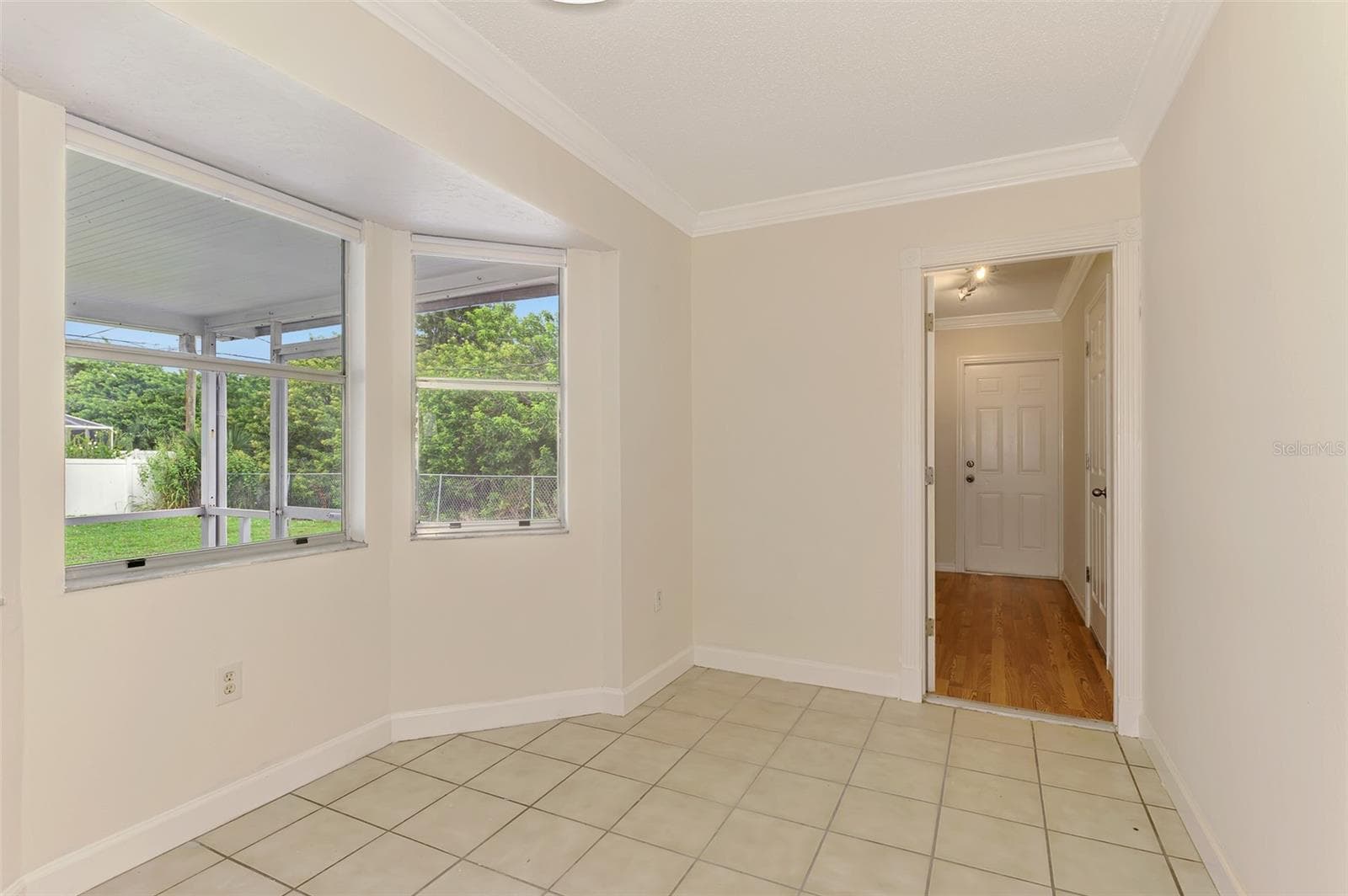 Dining with Bay Window - 11036 JACQUELINE AVE, ENGLEWOOD