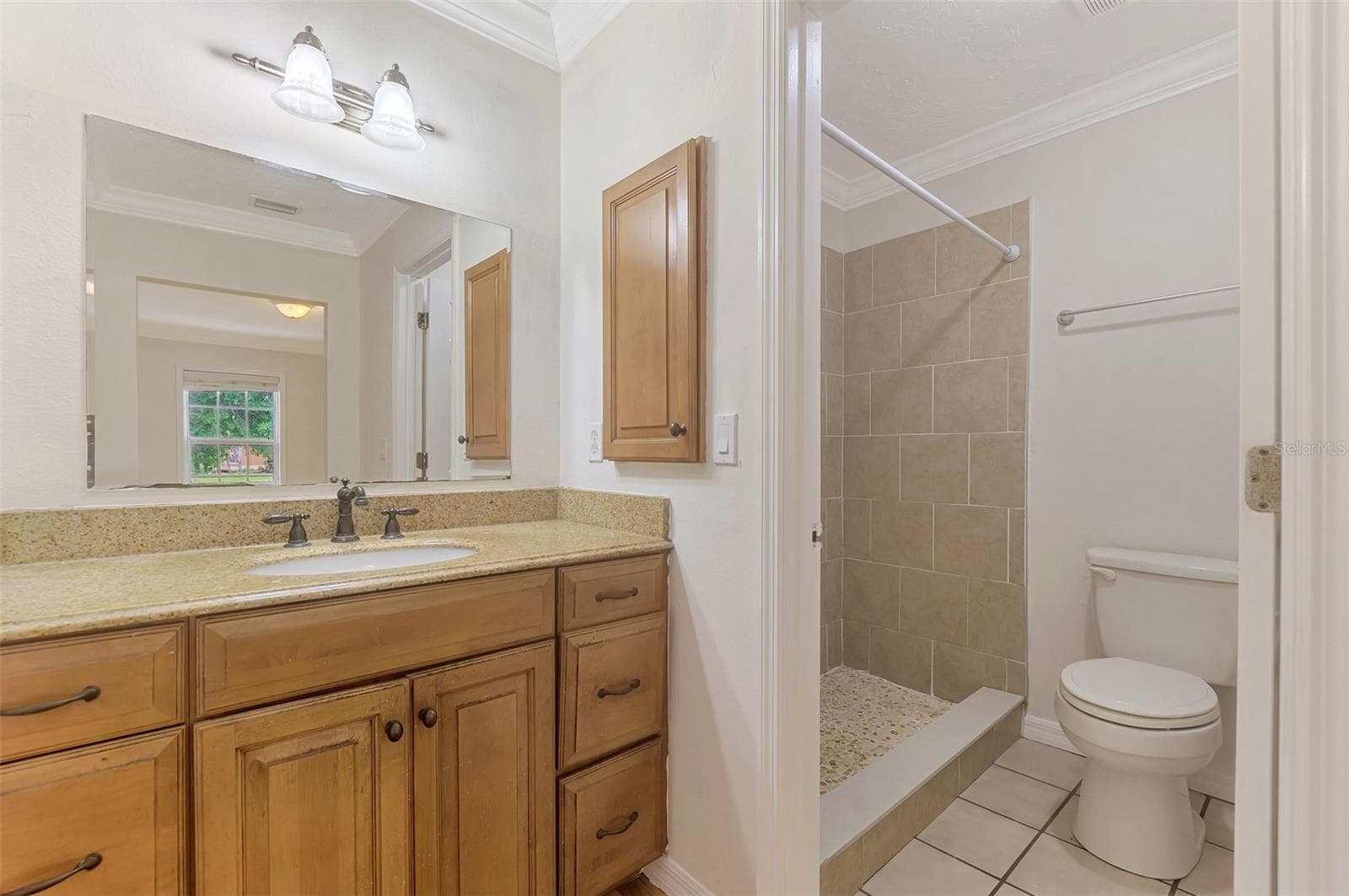 Private Vanity - 11036 JACQUELINE AVE, ENGLEWOOD