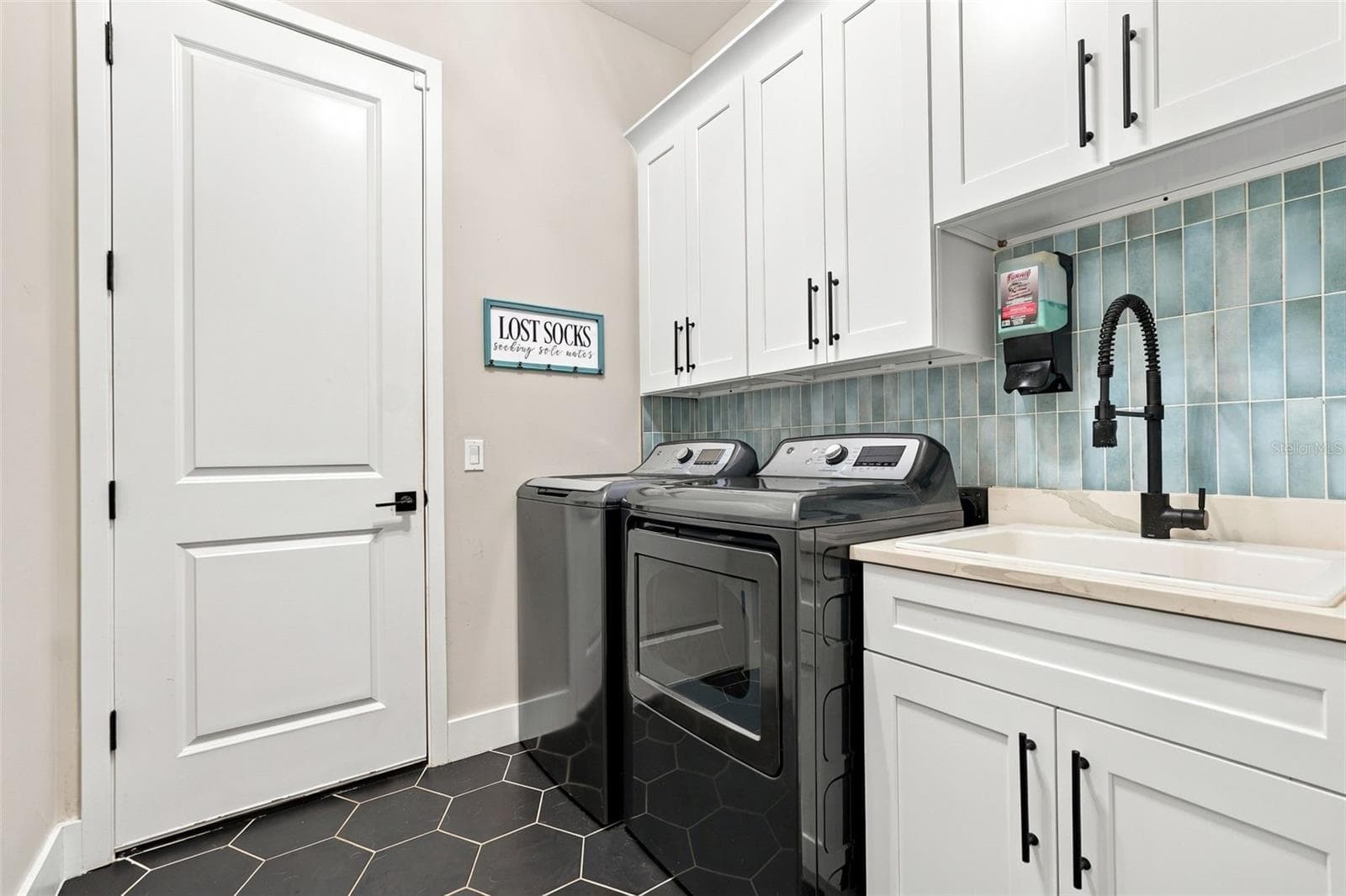 Single Family Residence at 3946 COUNTRY VIEW DR, SARASOTA, photo 42 of 98