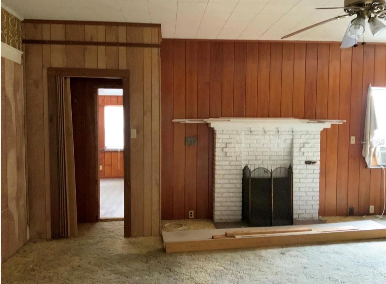 LIVING ROOM - 640 AVENUE I NW, WINTER HAVEN