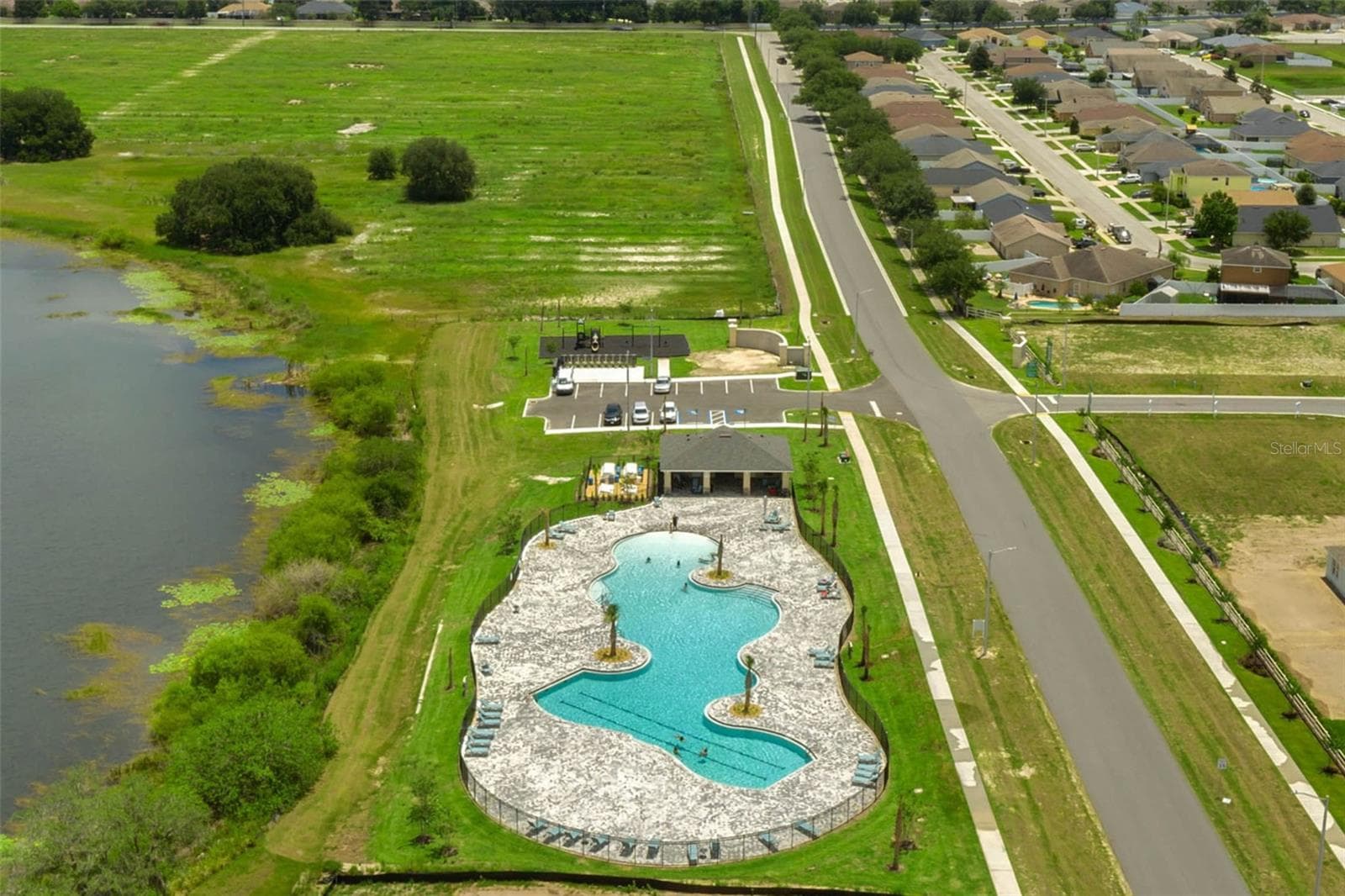 Resort Style Community Pool - 2415 BRASSIE CT, WINTER HAVEN