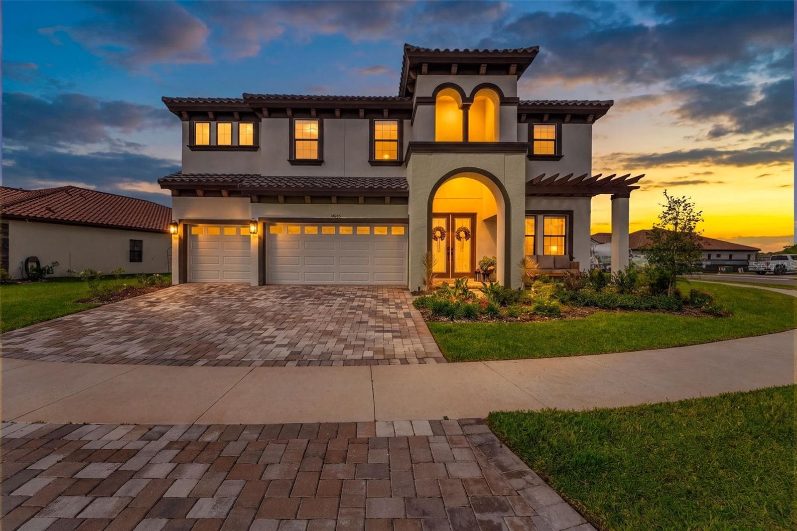 Single Family Residence at 14985 RIDER PASS DR, LITHIA, photo 2 of 39