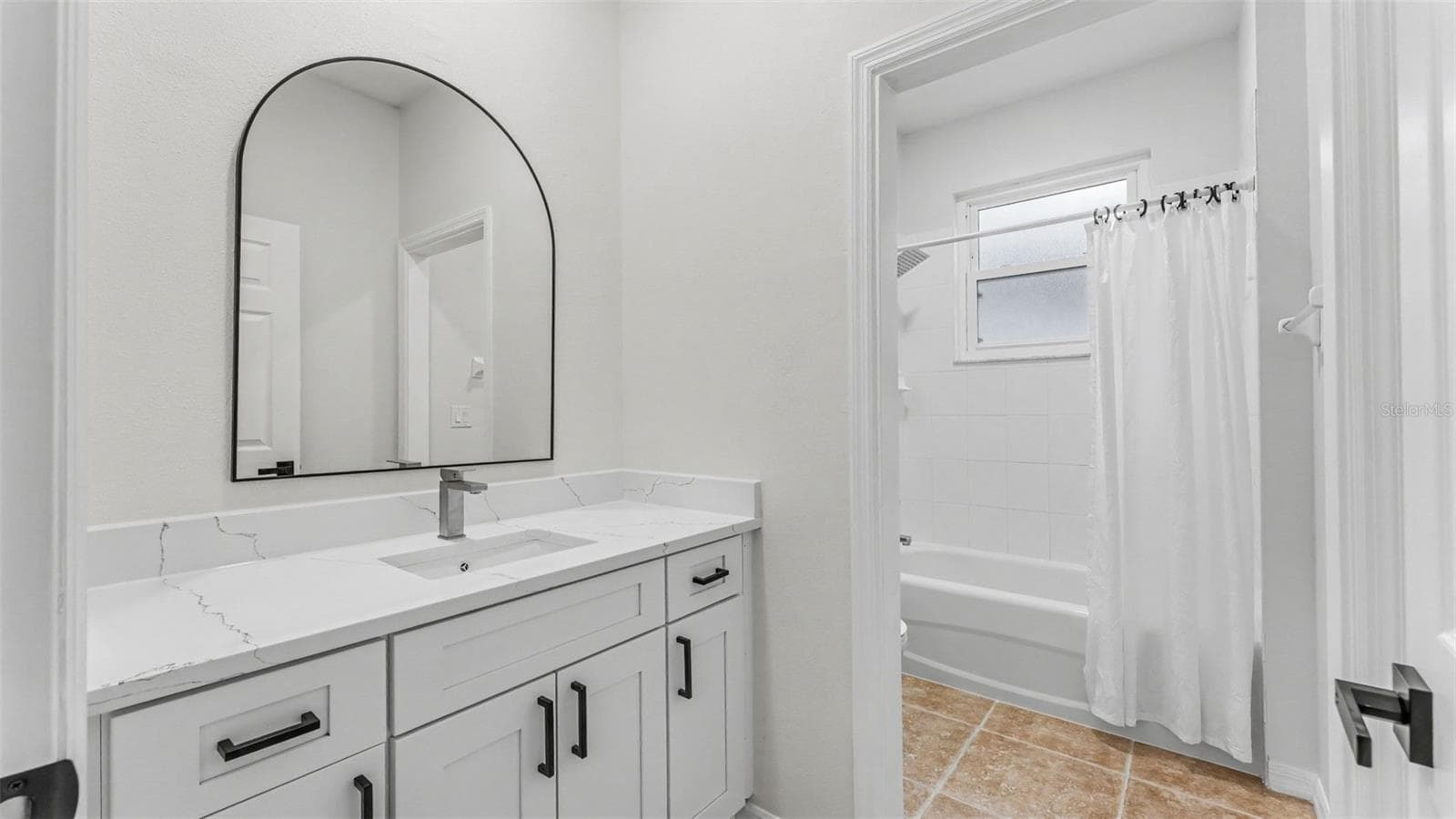 Guest Bath - 2514 COLONEL FORD DR, LAKELAND