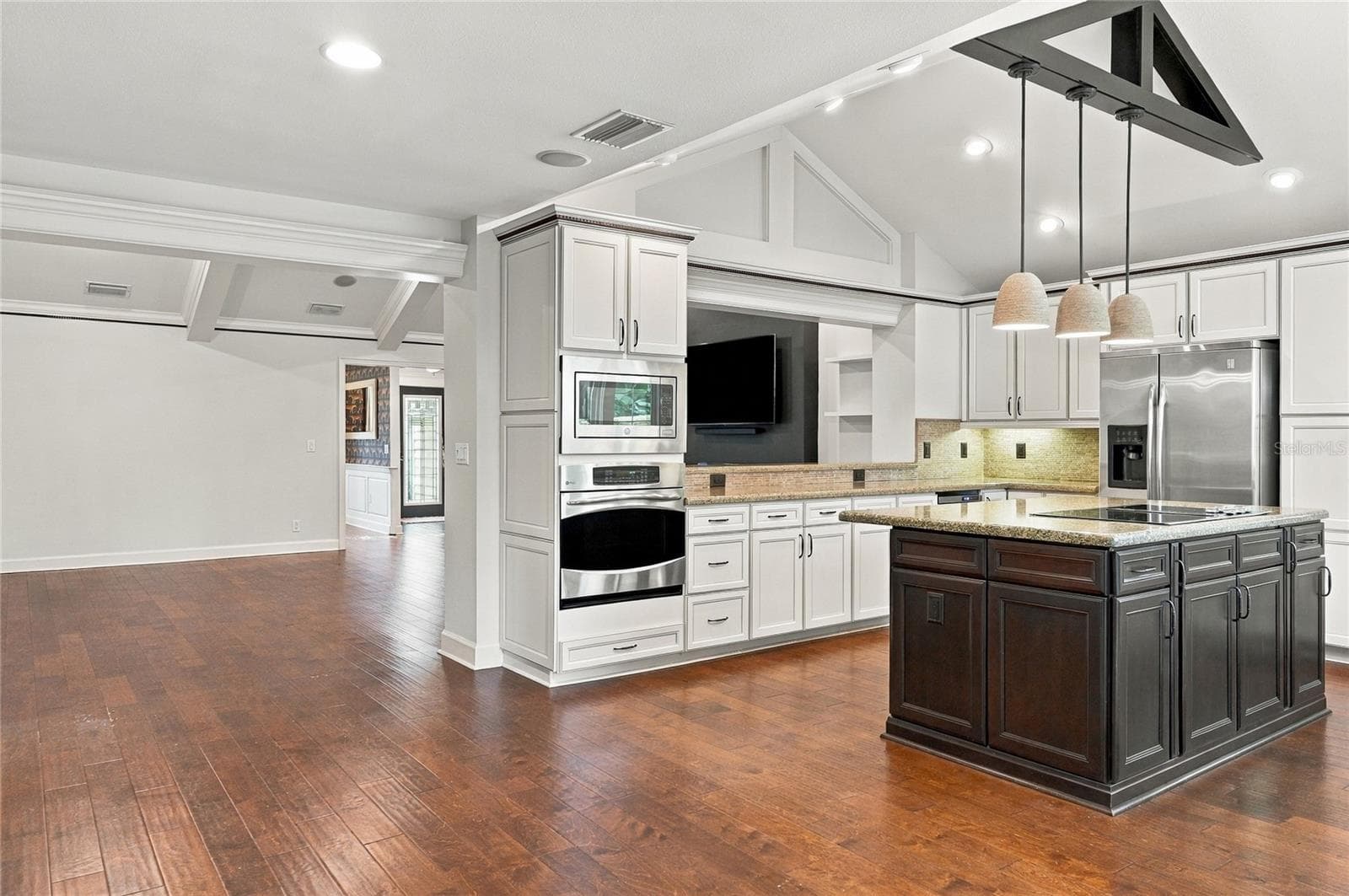 Single Family Residence at 828 BROOKWOOD DR, LAKELAND, photo 15 of 78