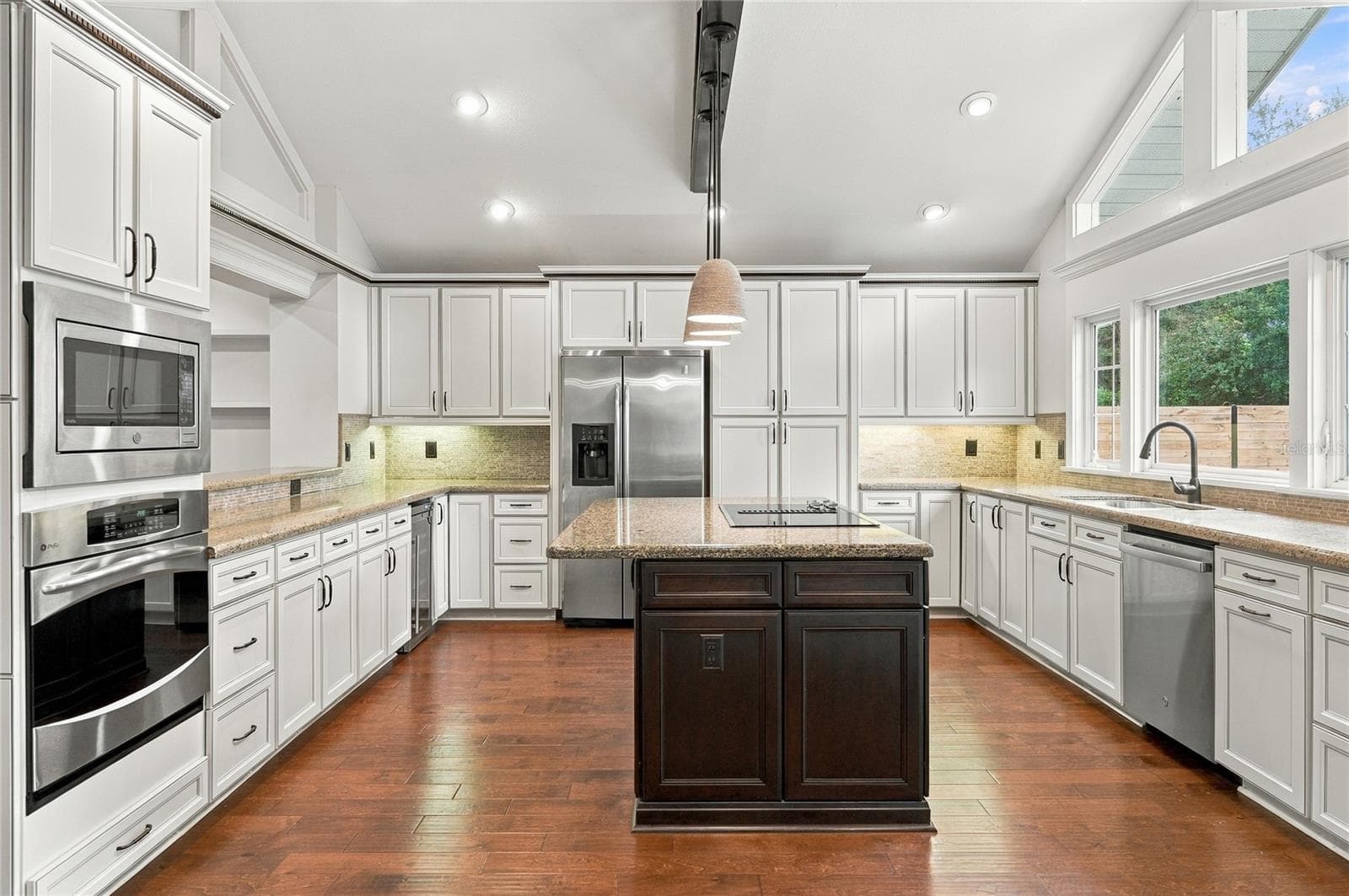 Single Family Residence at 828 BROOKWOOD DR, LAKELAND, photo 16 of 78