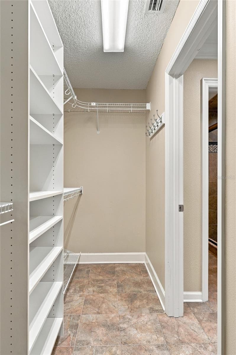 Single Family Residence at 828 BROOKWOOD DR, LAKELAND, photo 38 of 78