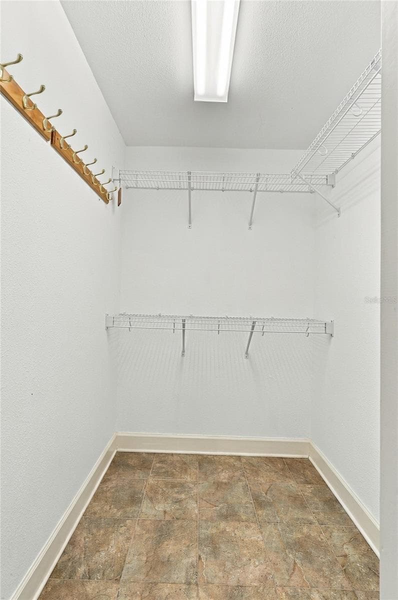 Single Family Residence at 828 BROOKWOOD DR, LAKELAND, photo 59 of 78