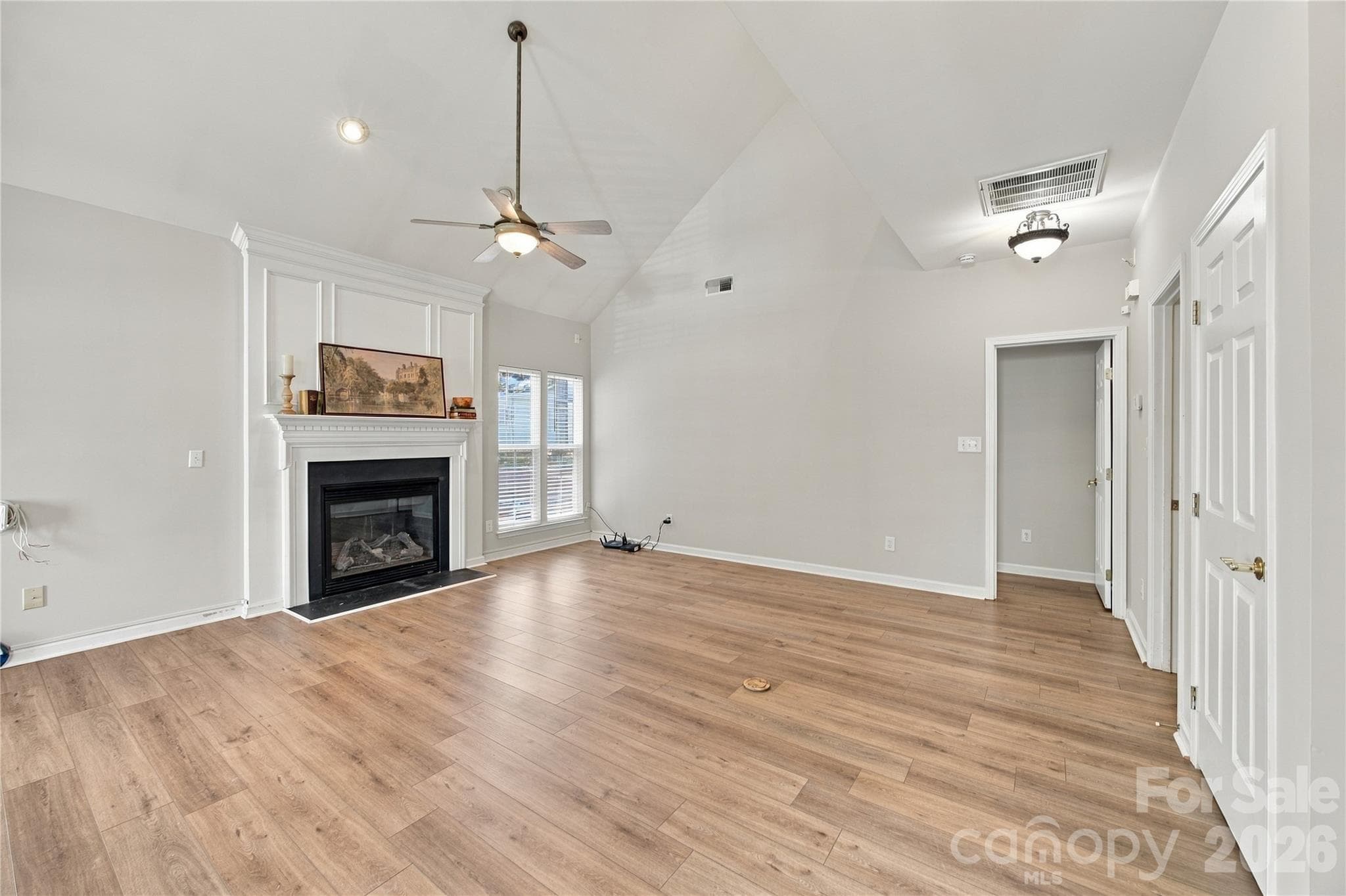 Gas fireplace - 195 Huntly Lane, Mooresville