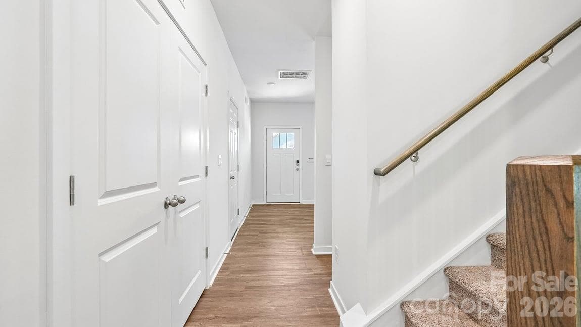 Single Family Residence at 552 Dazzle Loop, Newton, photo 10 of 64
