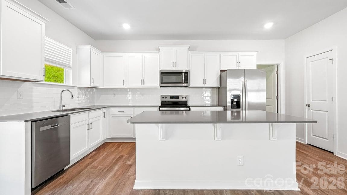 Single Family Residence at 552 Dazzle Loop, Newton, photo 16 of 64