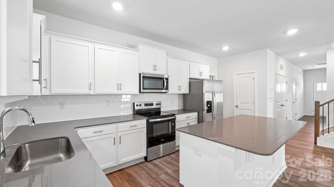 Single Family Residence at 552 Dazzle Loop, Newton, photo 18 of 64