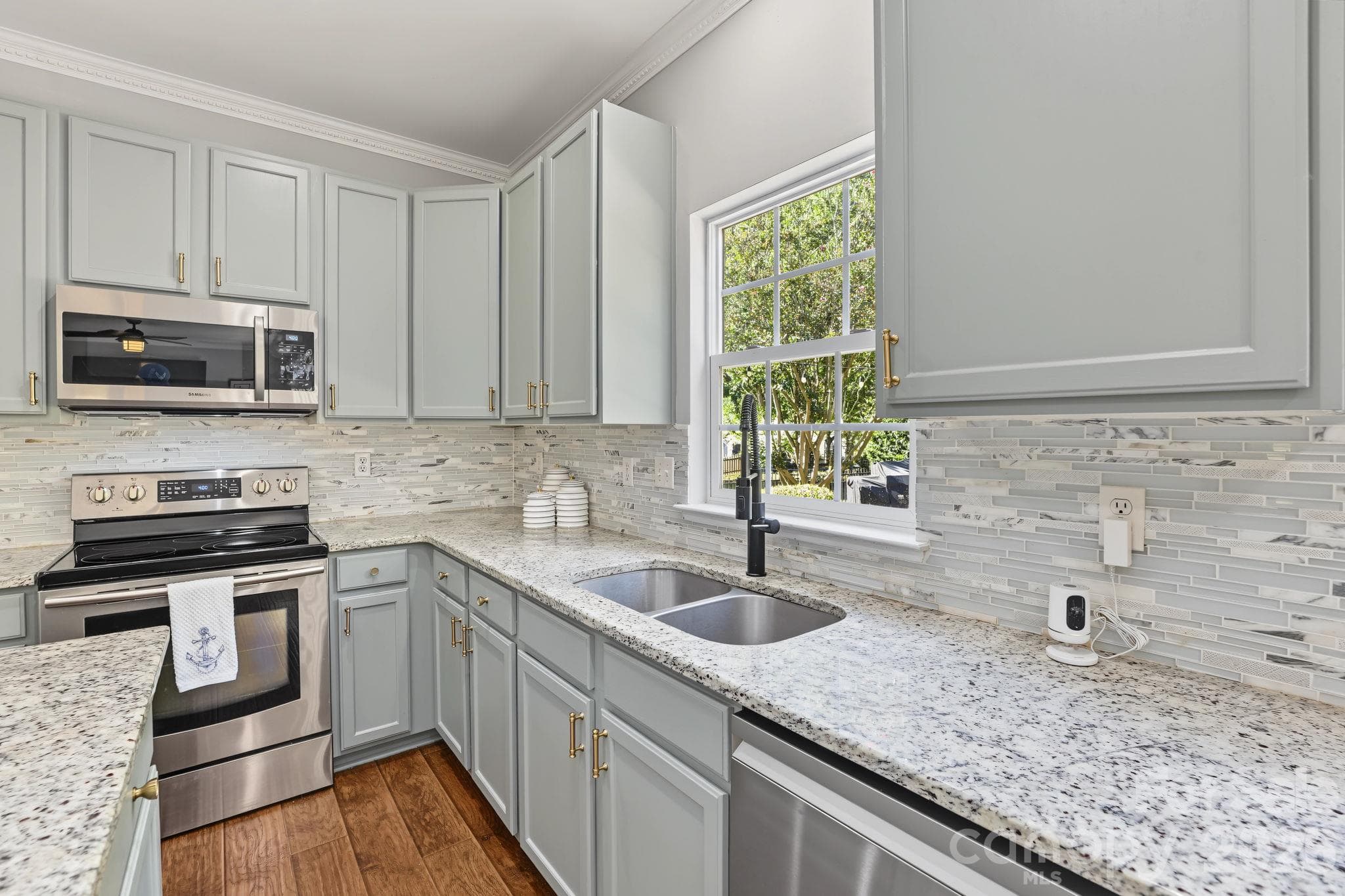 Single Family Residence at 12605 Kemerton Lane, Huntersville, photo 13 of 47