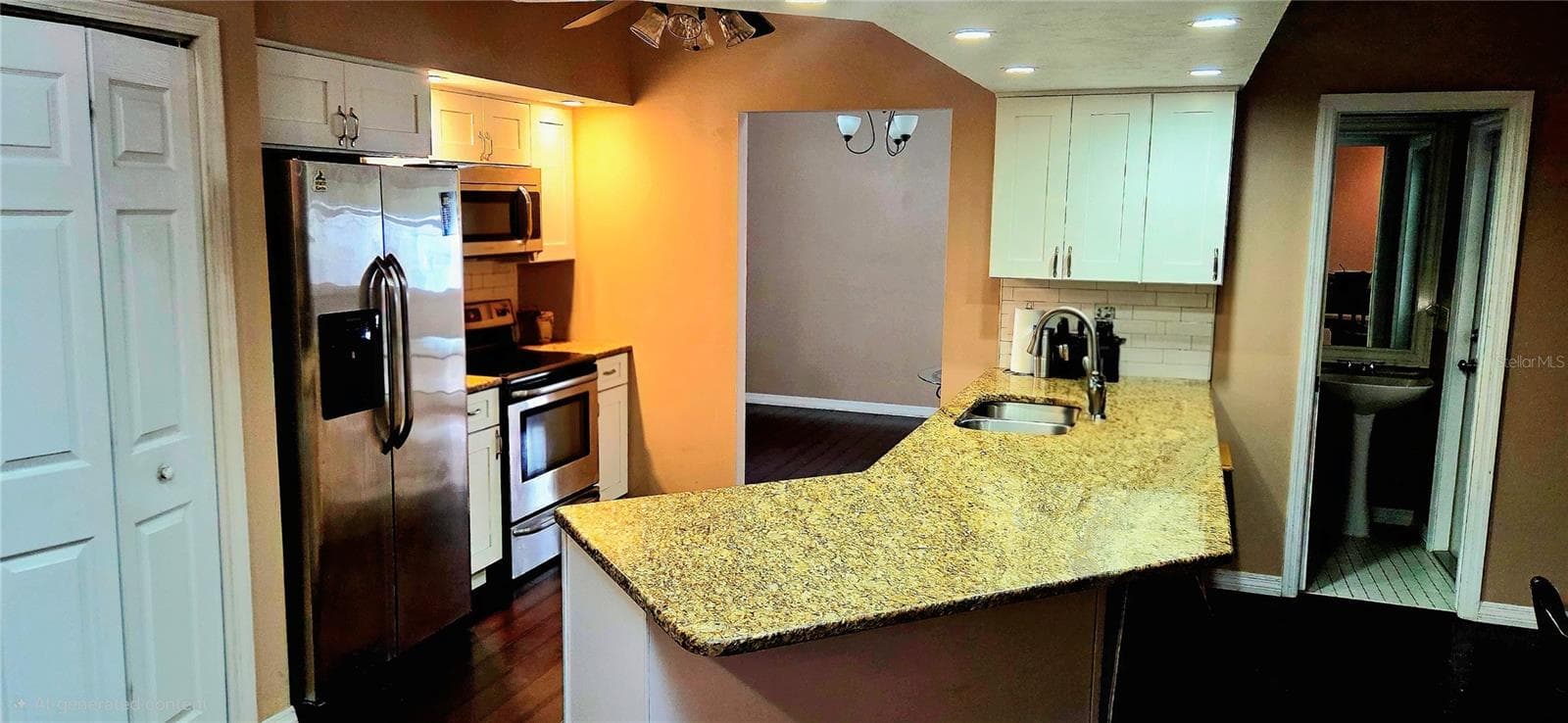 Kitchen center island - 678 FAIRCHILD AVE, DELTONA