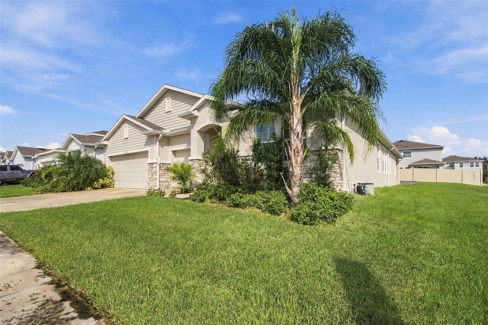 Single Family Residence at 32337 CONCHSHELL SAIL ST, WESLEY CHAPEL, photo 3 of 84