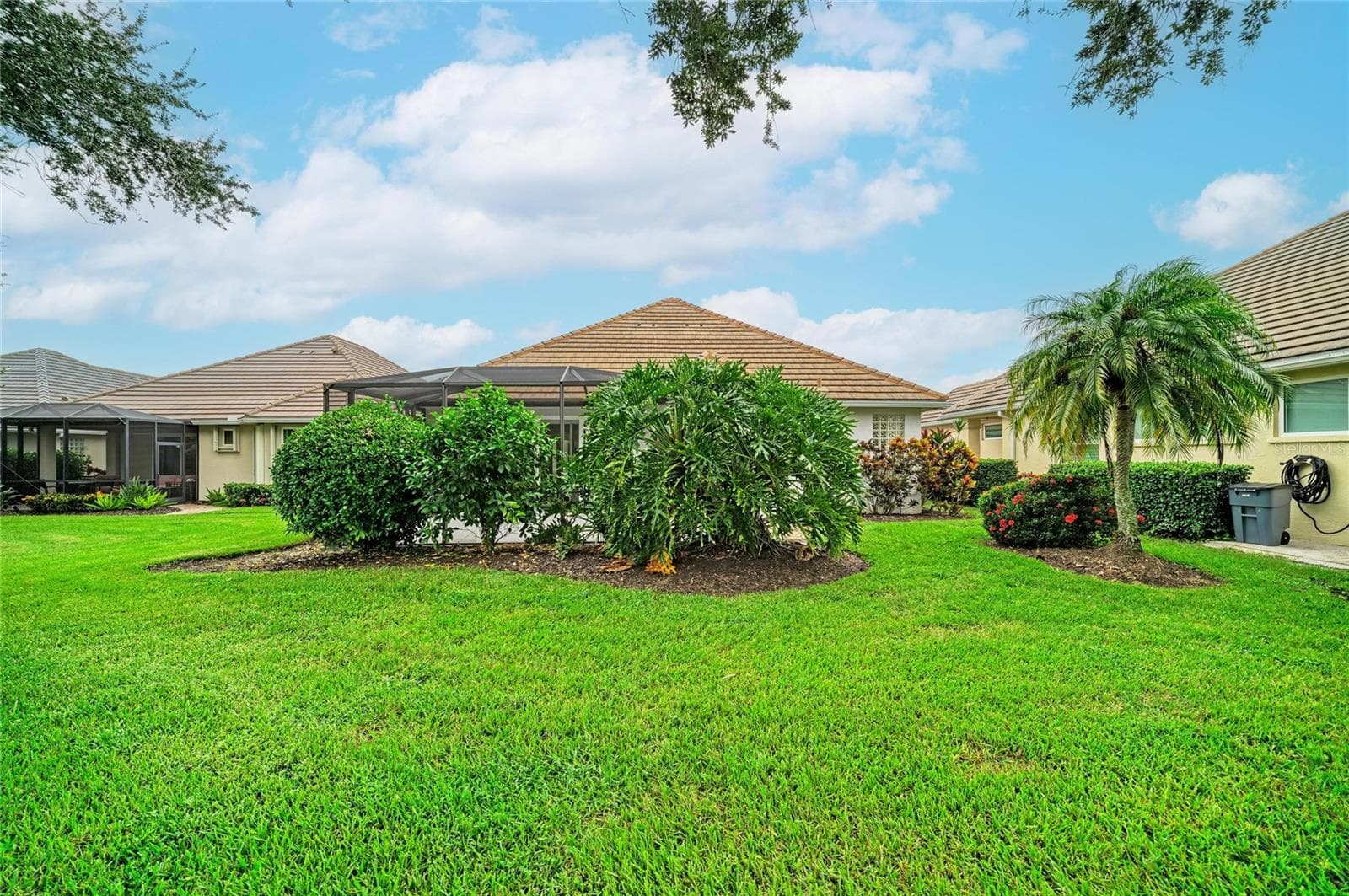 Back view of the house - 7816 HERITAGE CLASSIC CT, LAKEWOOD RANCH