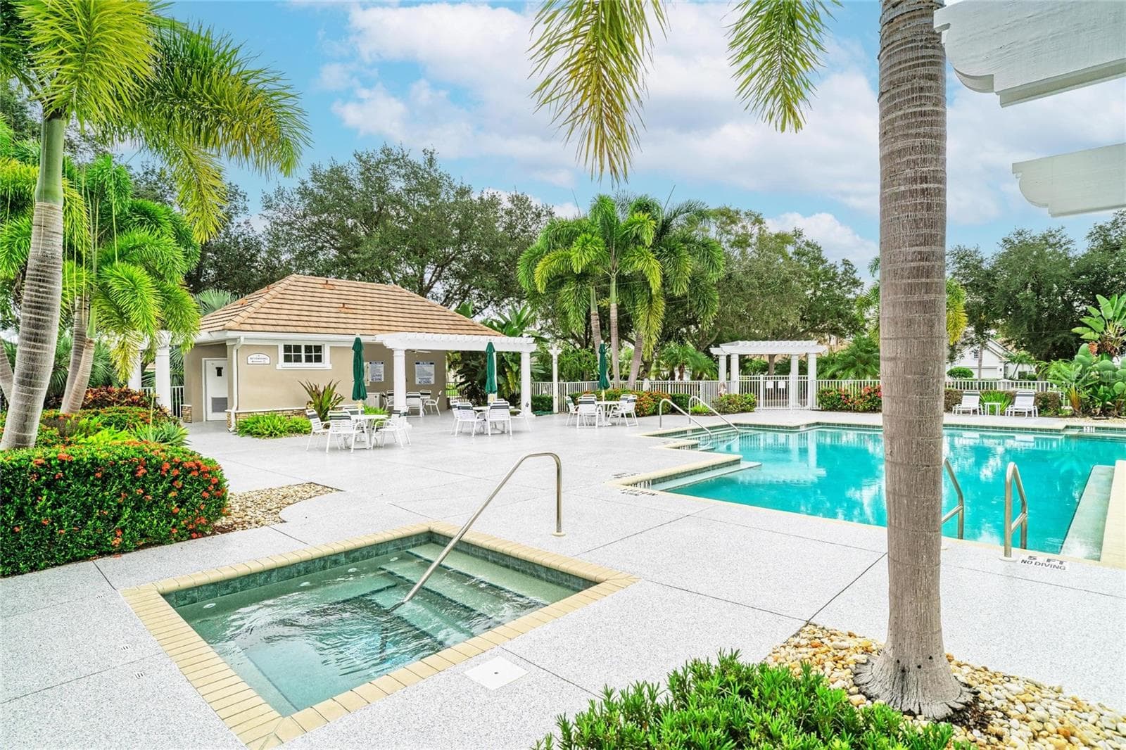 Community Pool - 7816 HERITAGE CLASSIC CT, LAKEWOOD RANCH