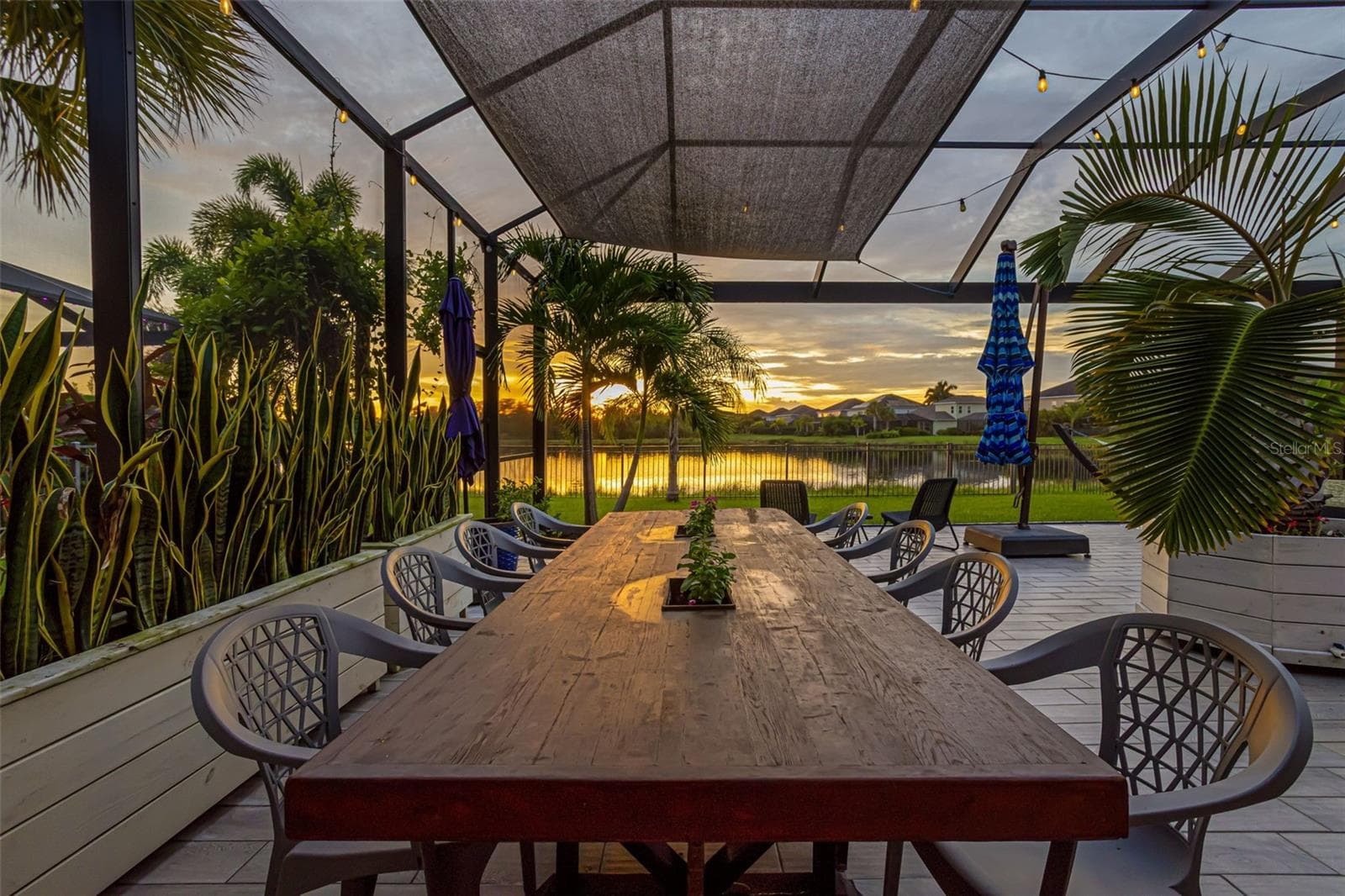 Make every evening special with dinner and stunning sunset views. - 6195 ANISE DR, SARASOTA