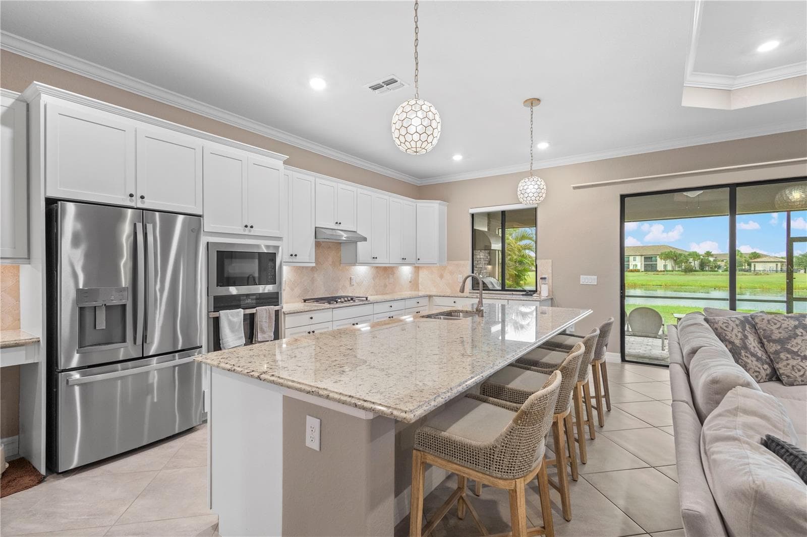 Single Family Residence at 5634 CHEECH GLN, LAKEWOOD RANCH, photo 13 of 35