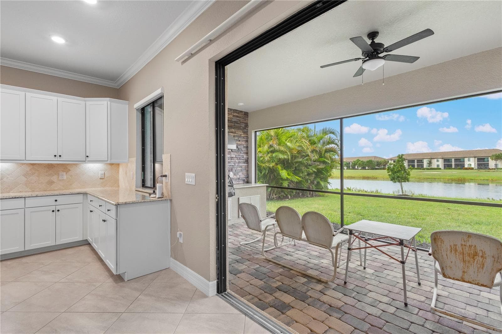 Single Family Residence at 5634 CHEECH GLN, LAKEWOOD RANCH, photo 17 of 35