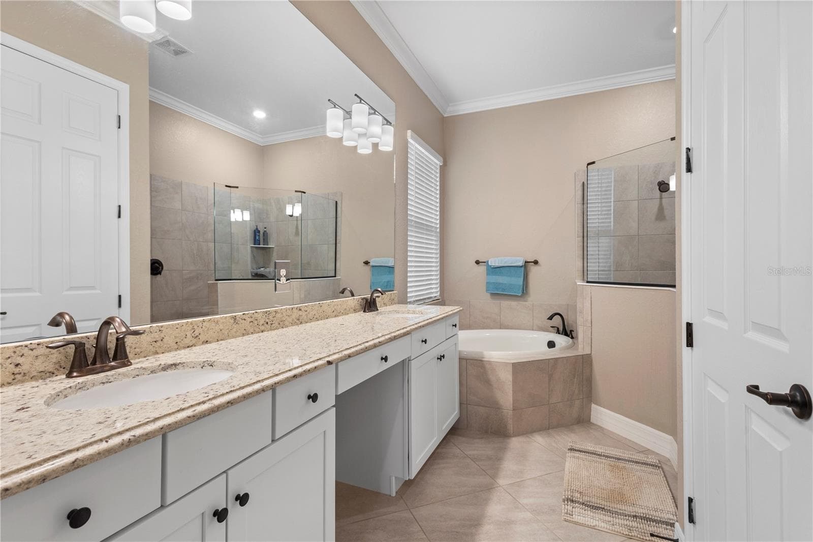 Single Family Residence at 5634 CHEECH GLN, LAKEWOOD RANCH, photo 21 of 35