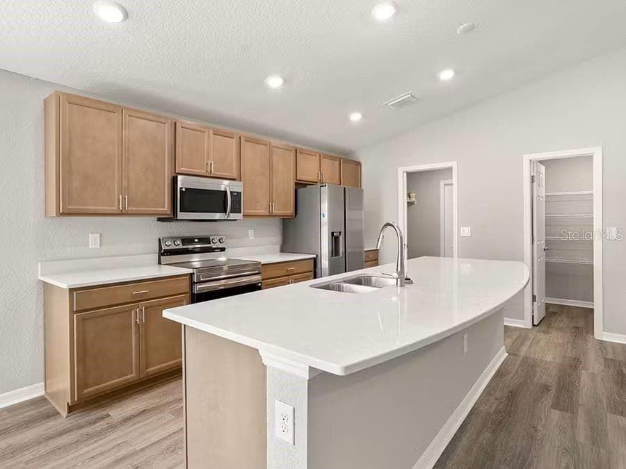 Single Family Residence at 139 DANCING DAHLIA ST, RUSKIN, photo 5 of 11