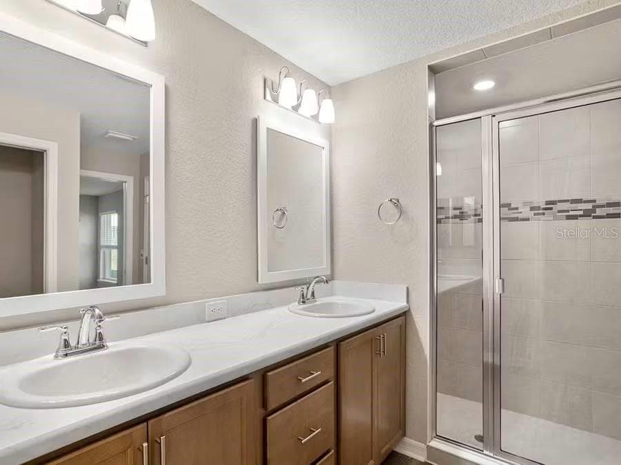 Single Family Residence at 139 DANCING DAHLIA ST, RUSKIN, photo 9 of 11