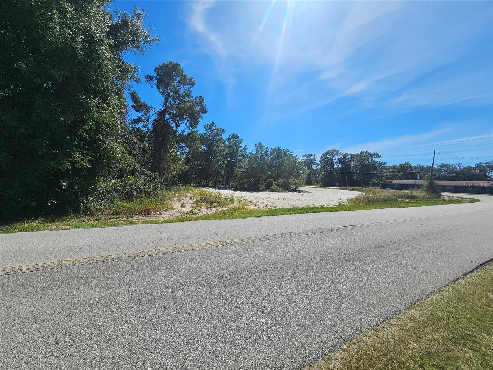 View looking toward the corner and to the West. - NORTHERN AVE, LEESBURG