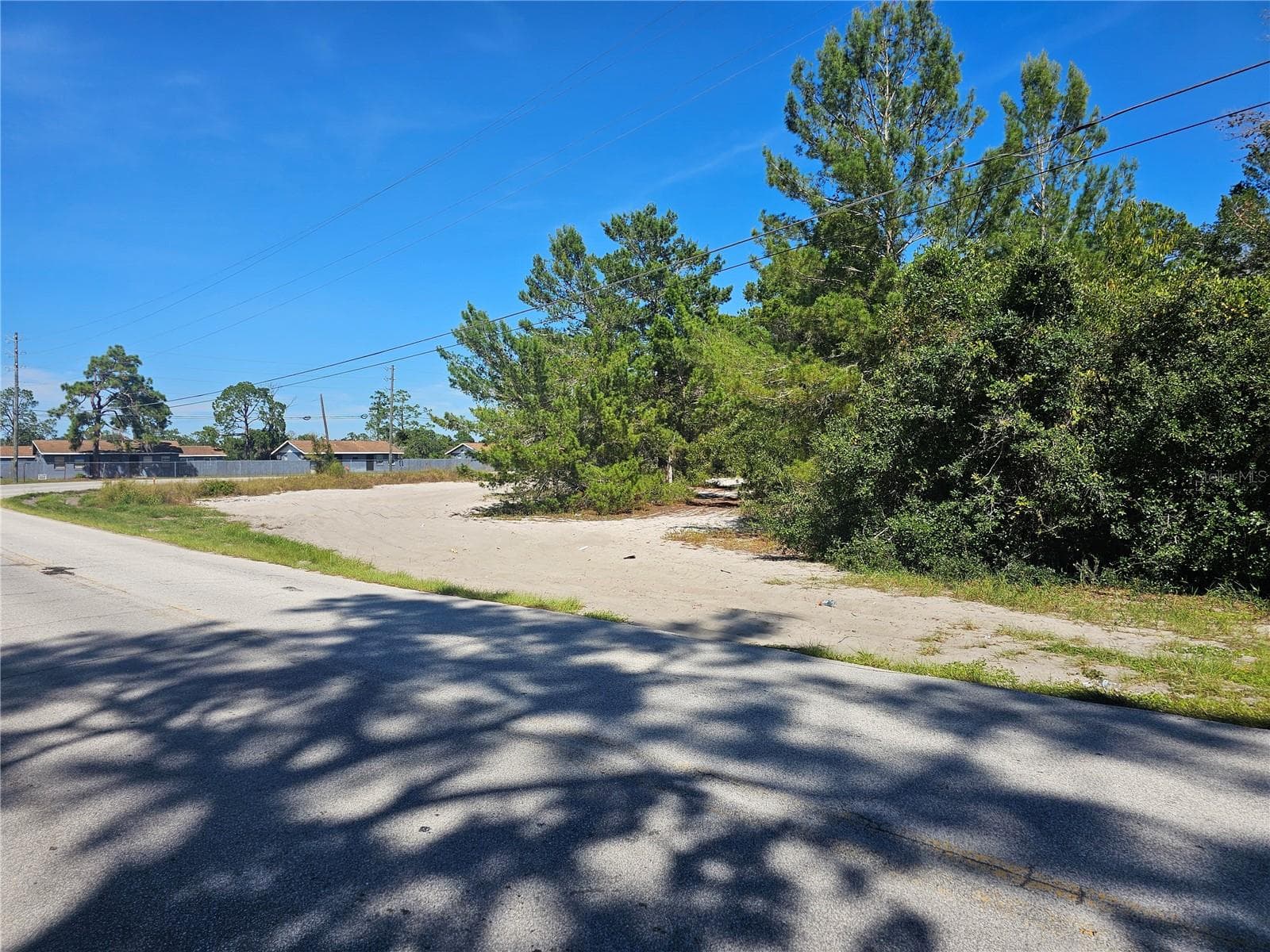 View looking toward the corner and to the North. - NORTHERN AVE, LEESBURG